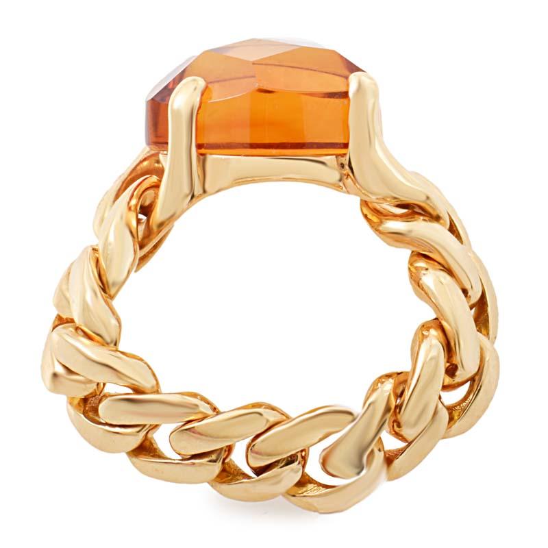This finely crafted ring from Pomellato has a radiant sort of appeal that is absolutely magnificent. The ring is made of 18K rose gold and is in a chain link design. Lastly, the ring is set with a faceted madera quartz stone.
