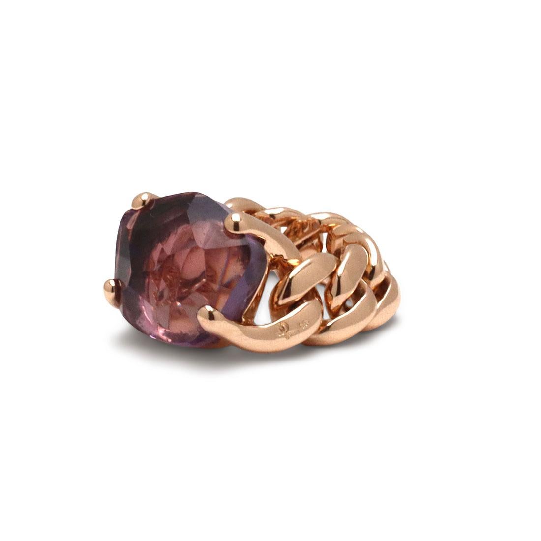 Authentic Pomellato Lola ring crafted in 18 karat rose gold features a faceted amethyst stone set on a curb link chain. The amethyst stone measures 12.6mm in length and 13mm in width. Ring size 6 1/4. Signed Pomellato, 750 with serial number. The