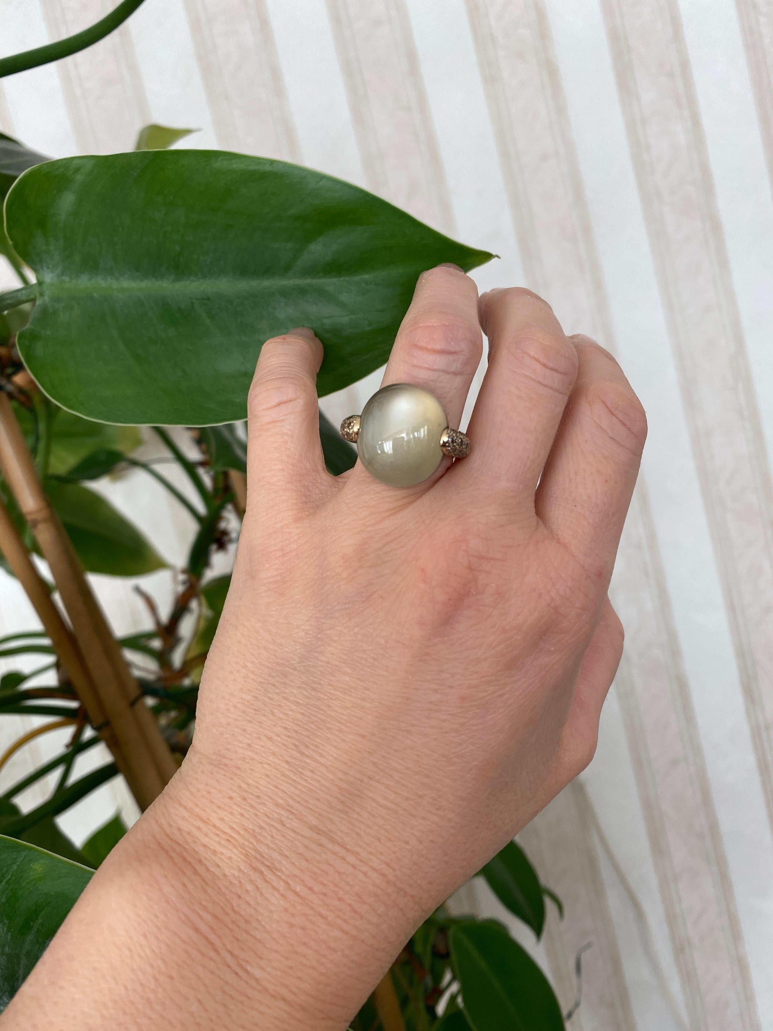 Pomellato Luna Ring aus Gelbgold mit Mondstein im Cabochon-Schliff und cognacfarbenen Diamanten im Angebot 6