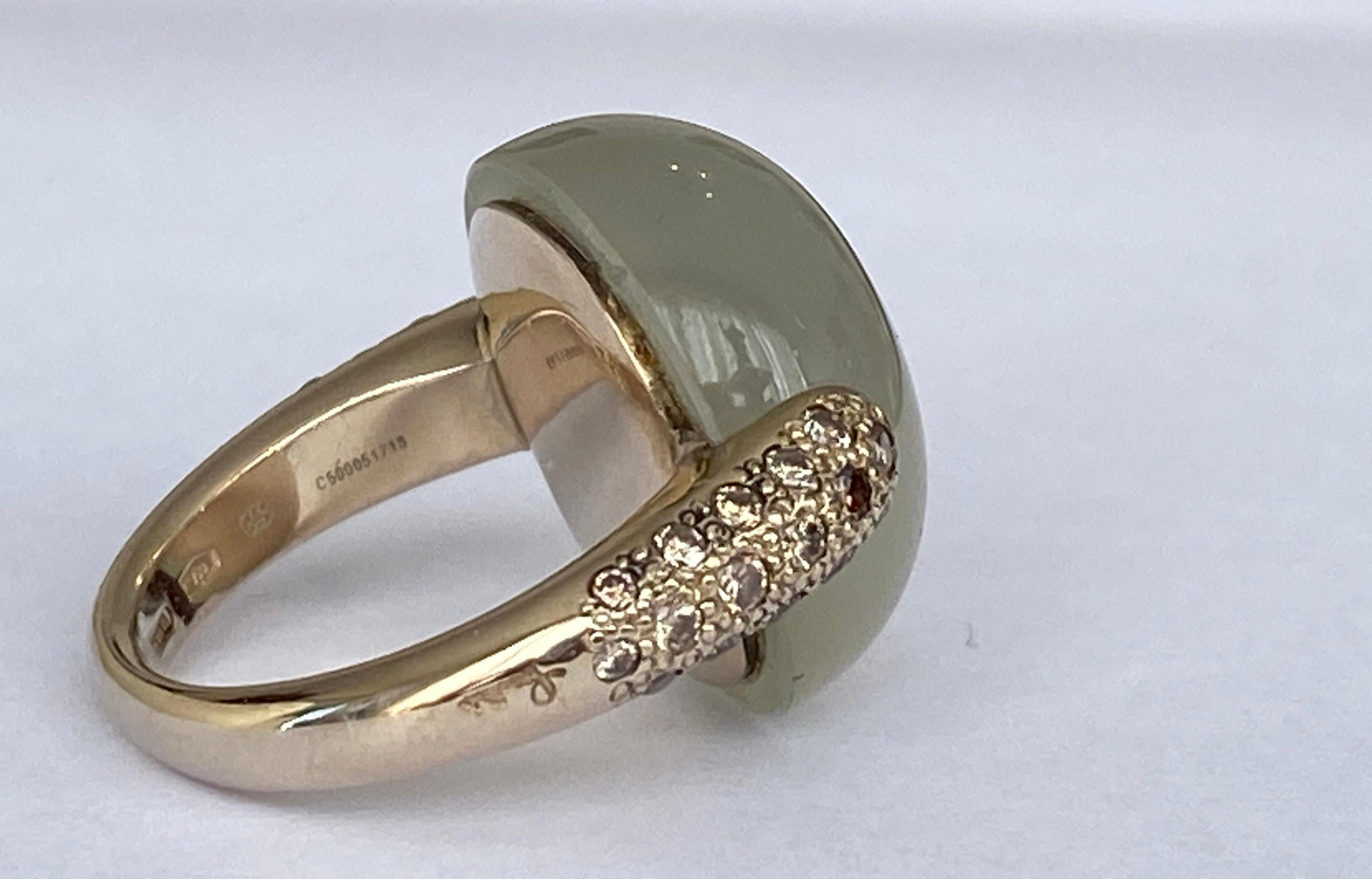 Pomellato Luna Ring aus Gelbgold mit Mondstein im Cabochon-Schliff und cognacfarbenen Diamanten für Damen oder Herren im Angebot