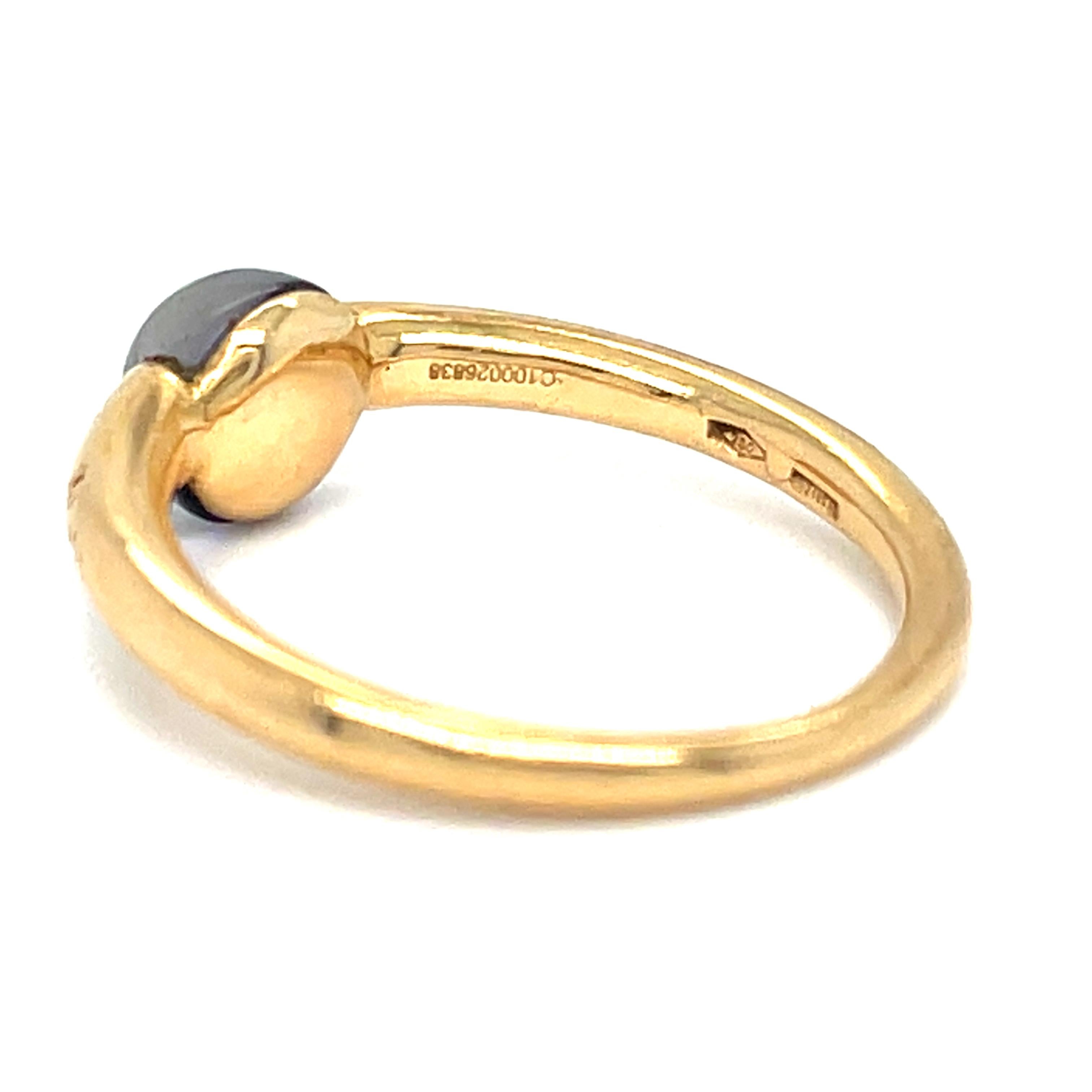 Moderno Pomellato M'ama non M'ama 18k Yellow Gold Blue Gemstone Ring Size 6.5 in vendita