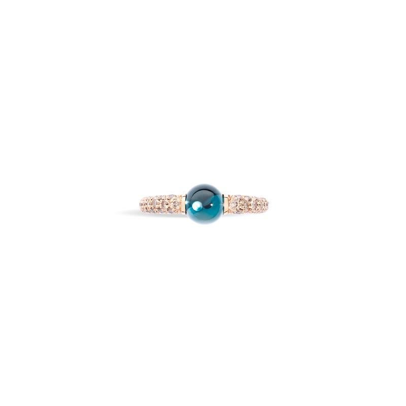 RING AUS ROSÉGOLD MIT BLAUEM LONDONER TOPAS UND BRAUNEN DIAMANTEN (CT 0,36)
Kombinieren Sie verschiedene Farben, um ein modernes Modestatement abzugeben und Ihre Emotionen mit einem Hauch von braunen Diamanten zum Ausdruck zu bringen.