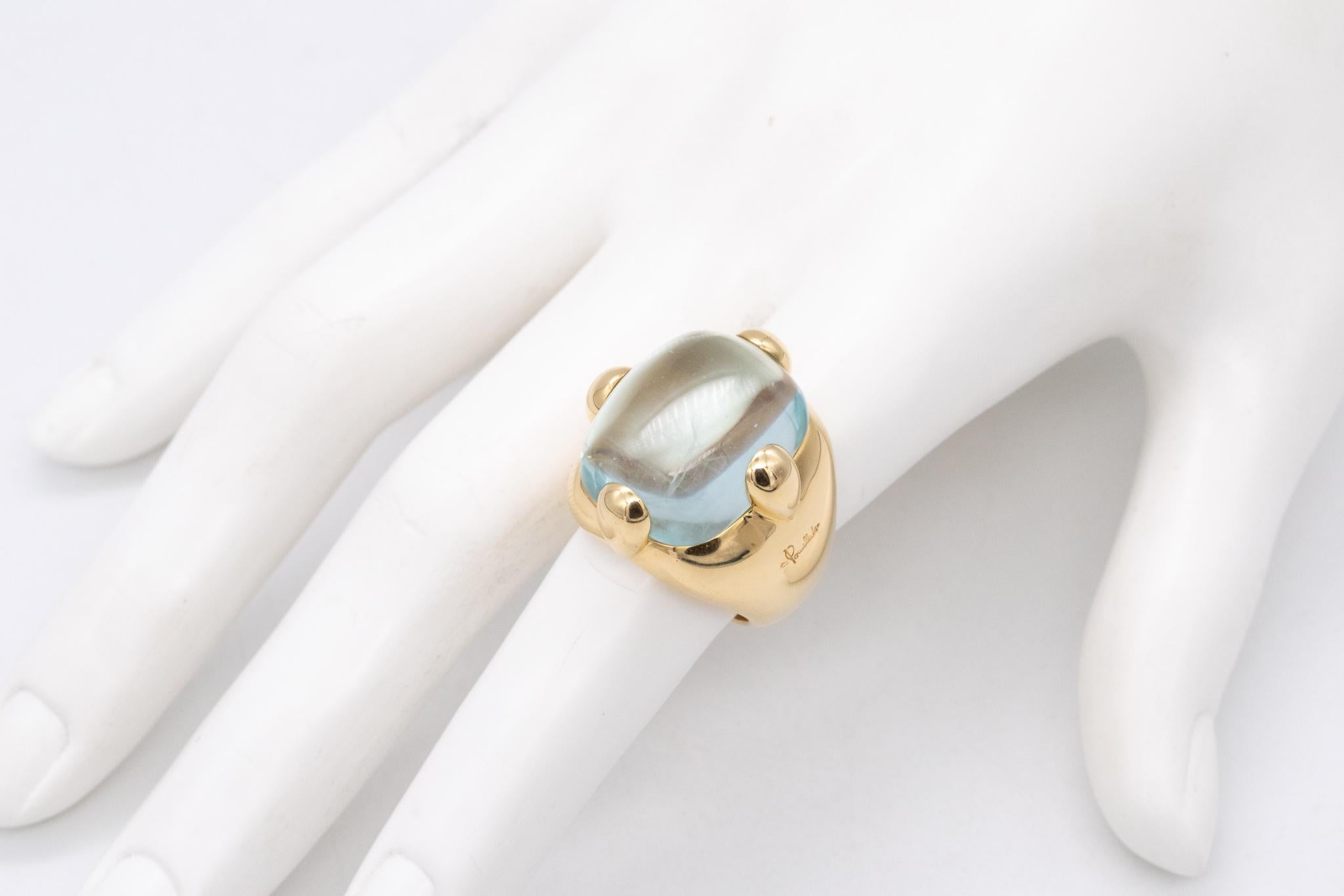 Grande bague de cocktail conçue par Pomellato.

Une bague contemporaine conçue à Milan, en Italie, par la maison Pomellato. Elle a été réalisée en or jaune massif et audacieux de 18 carats et les surfaces sont finies avec un très haut degré de