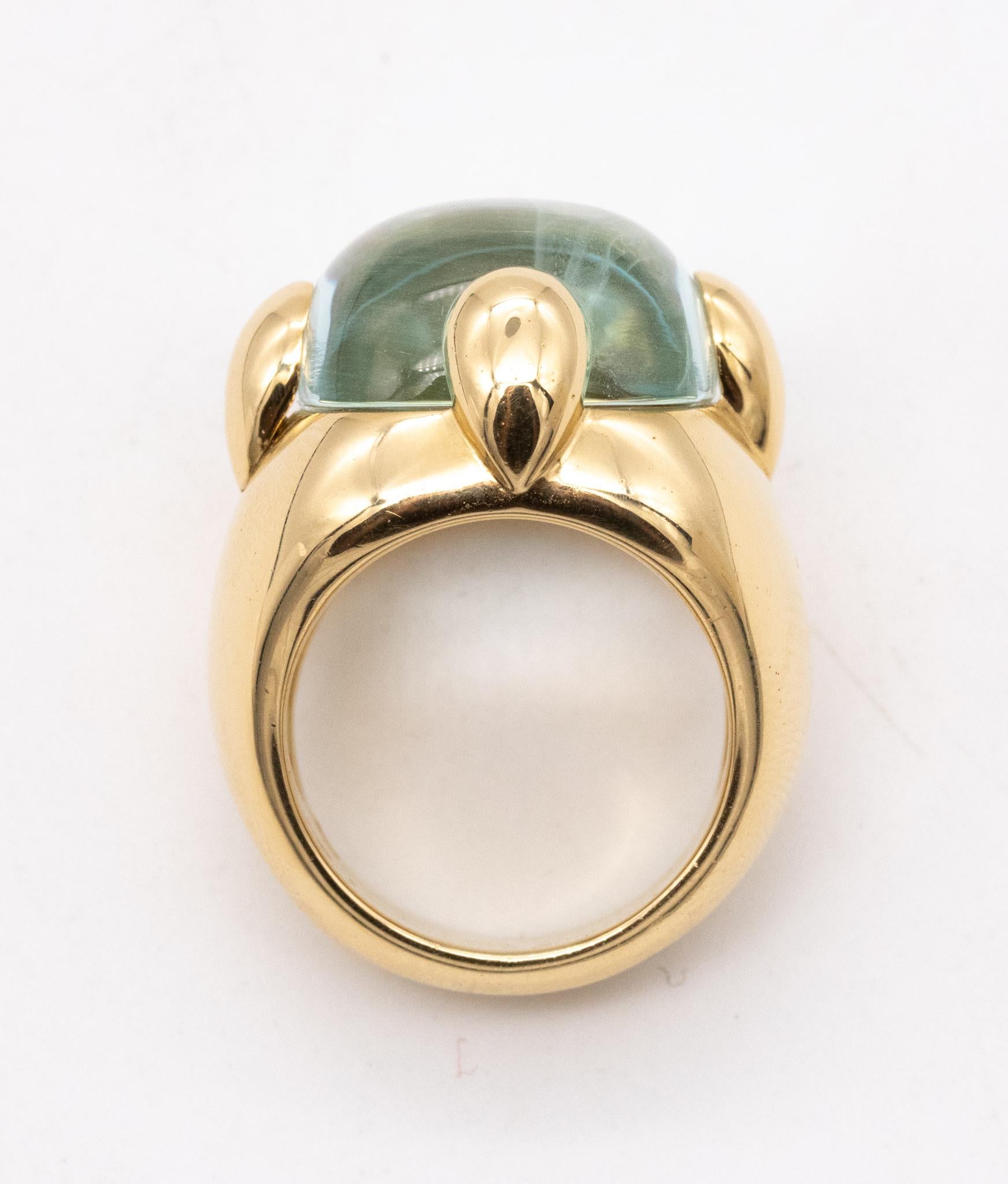Taille cabochon Pomellato Milano, grande bague cocktail en or 18 carats avec aigue-marine bleue 17,04 carats
