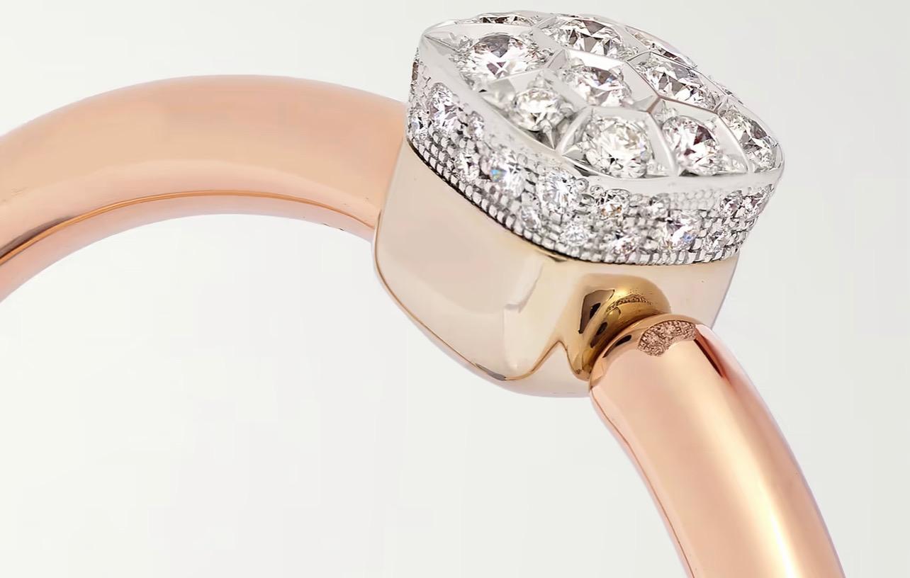 Dieses wunderschöne Nudo-Armband von Pomellato ist aus 18 Karat Rosé- und Weißgold gefertigt und mit funkelnden Diamanten im Brillantschliff besetzt.

Stil: PBB8090_O6000_DB000

Merkmale:
+ Pomellato Nudo 18K Rose Gold Diamant Armband
+ 48 - Weiße