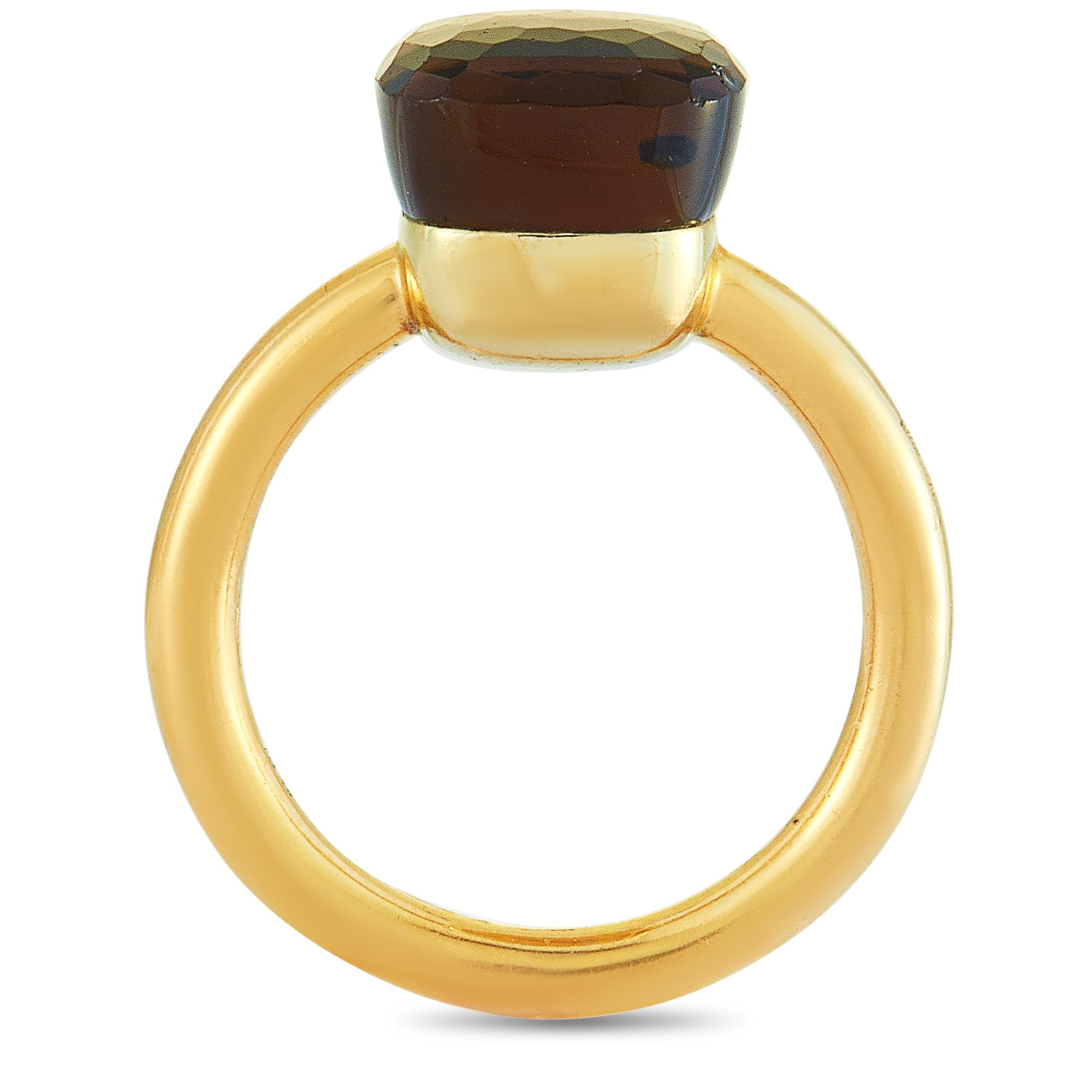 The Pomellato “Nudo” ring is crafted from 18K yellow gold and set with an onyx. The ring weighs 7.8 grams, boasting band thickness of 2 mm and top height of 10 mm, while top dimensions measure 10 by 10 mm.
Ring Size: 7.5

This item is offered in
