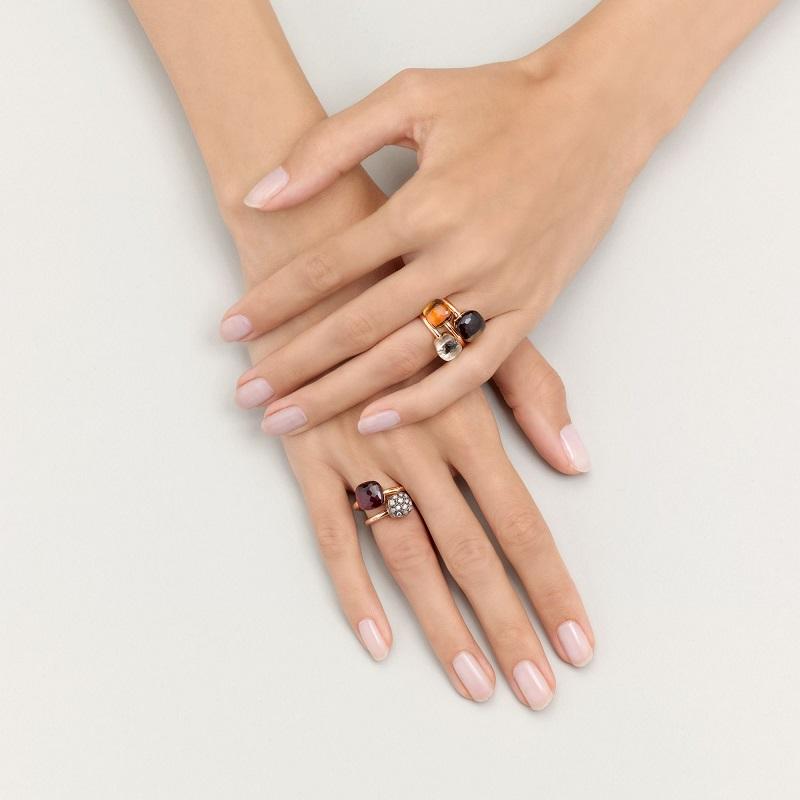 NUDO CLASSIC RING IN ROSE GOLD AND WHITE GOLD WITH GARNET 
The brand's most iconic ring, Nudo, features an ultra sleek, powerful design characterised by a 'nude' stone available in infinite colour combinations. Mix it and match it with the other