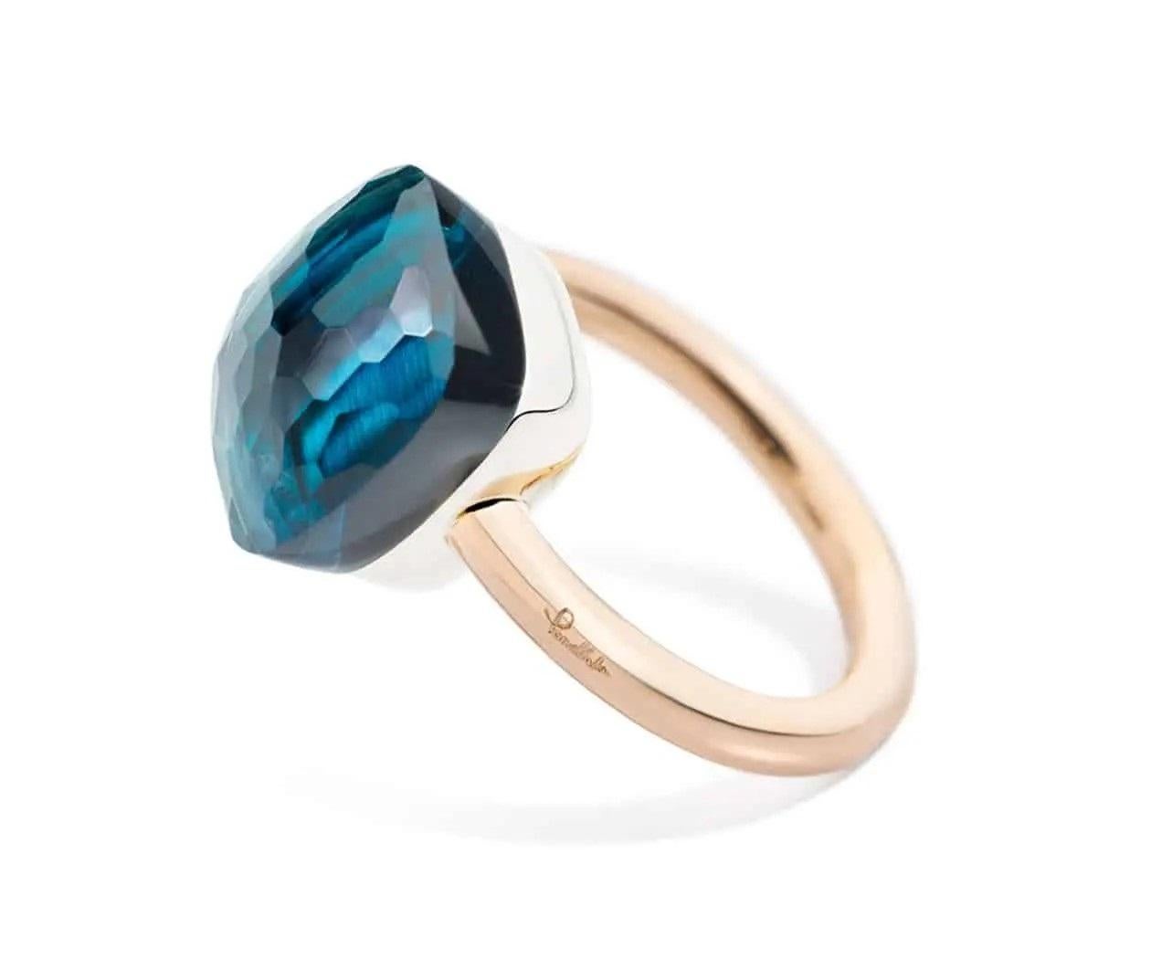 Nudo Maxi, the largest Nudo size, features an eye-catching blue topaz gemstone carved in the most iconic design of the Maison. Its bold 'nude' stone is available in a variety of colours and stone sizes, ready to mix-and-match. 

Ring in 18K rose and