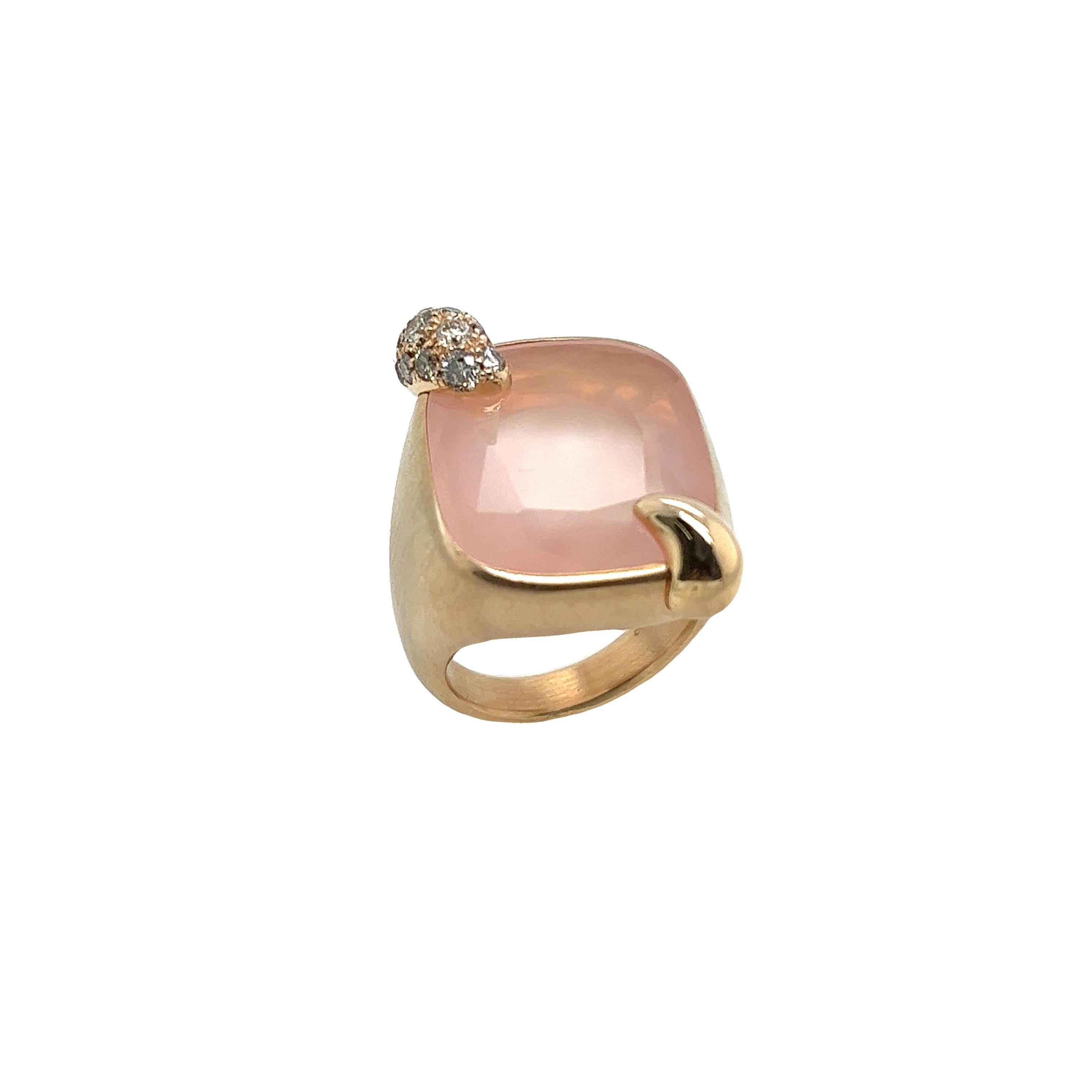 Pomellato Ring Ritratto Set In 18ct Rose Gold With Rose Quartz and Diamonds In Excellent Condition In London, GB