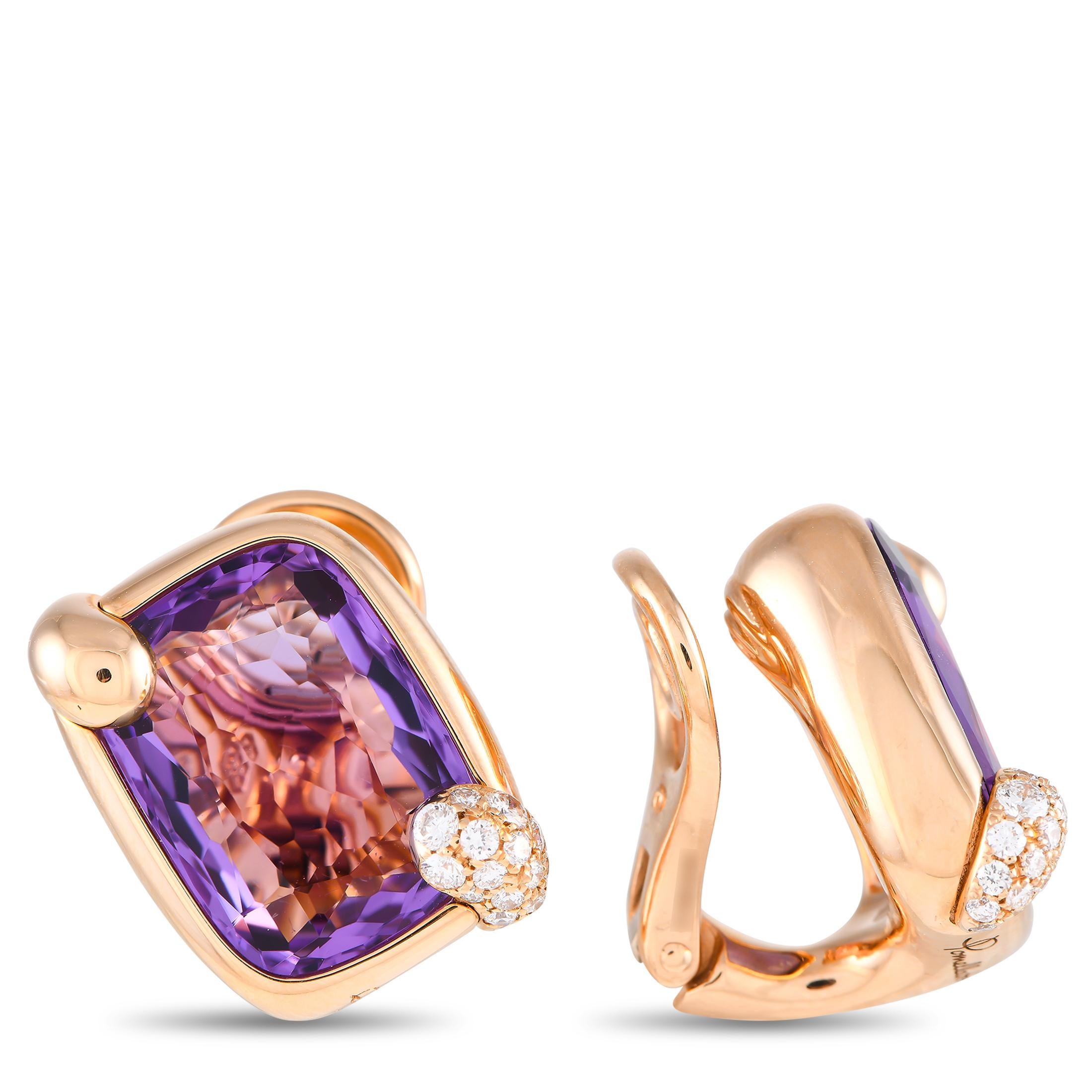 Faites monter une tenue d'un cran avec ces clips d'oreilles Pomellato Ritratto. Ces beautés en or jaune présentent une paire d'améthystes sur des montures rectangulaires aux bords arrondis. Cette paire de boucles d'oreilles Pomellato Ritratto en or