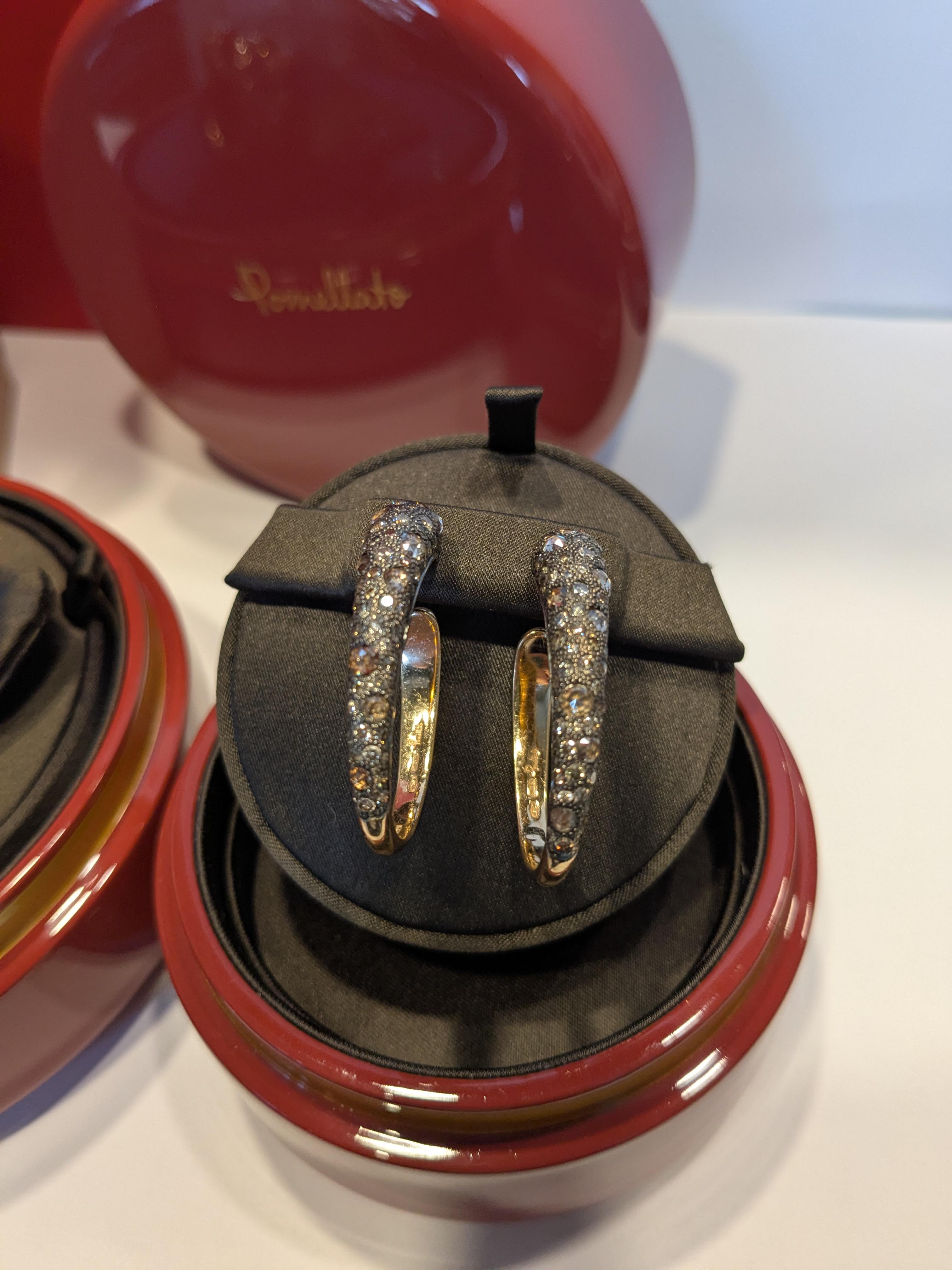 Contemporaneo Orecchini a cerchio Tango in oro rosa 18k con diamanti marroni in vendita
