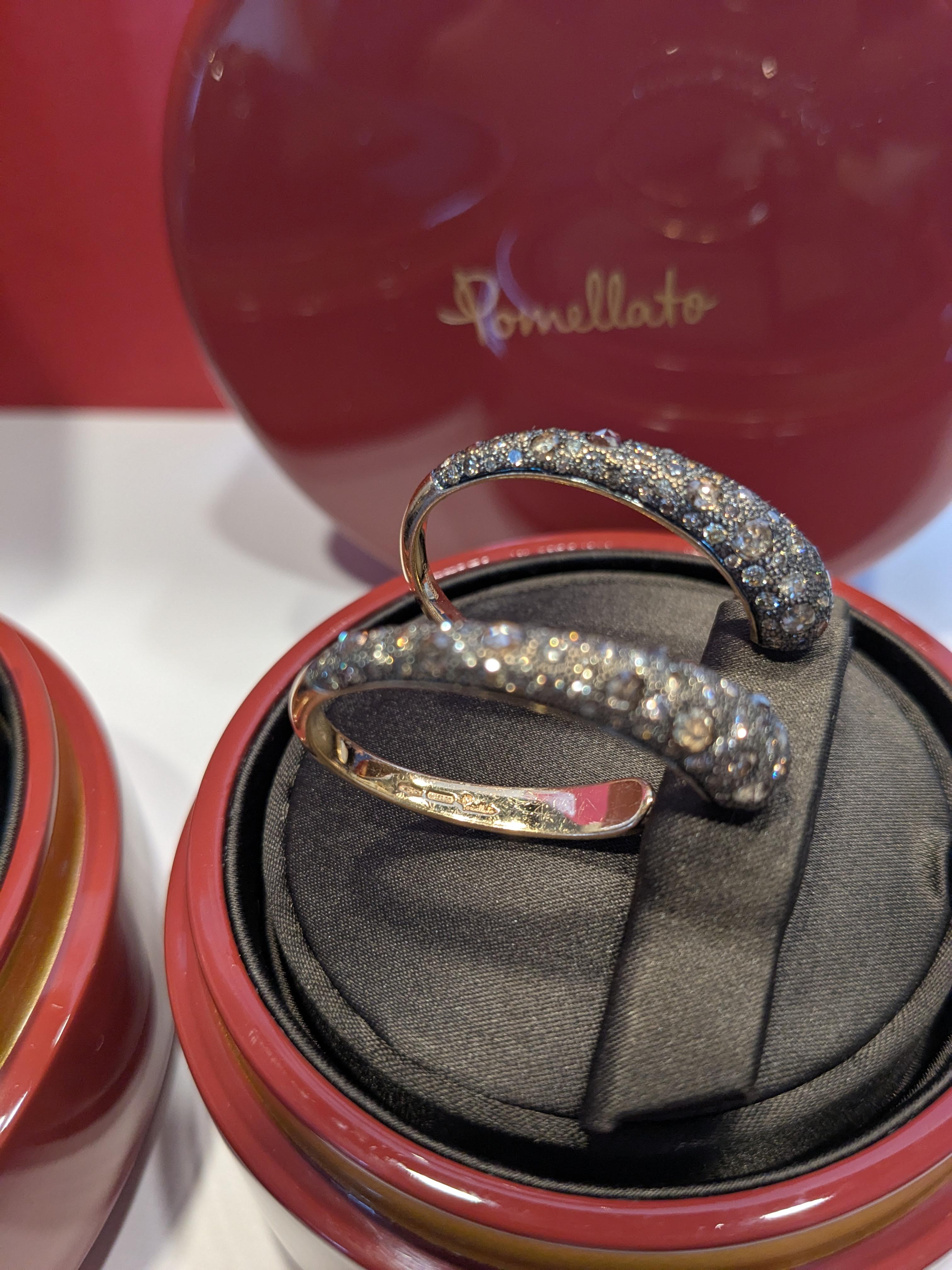 Donna Orecchini a cerchio Tango in oro rosa 18k con diamanti marroni in vendita