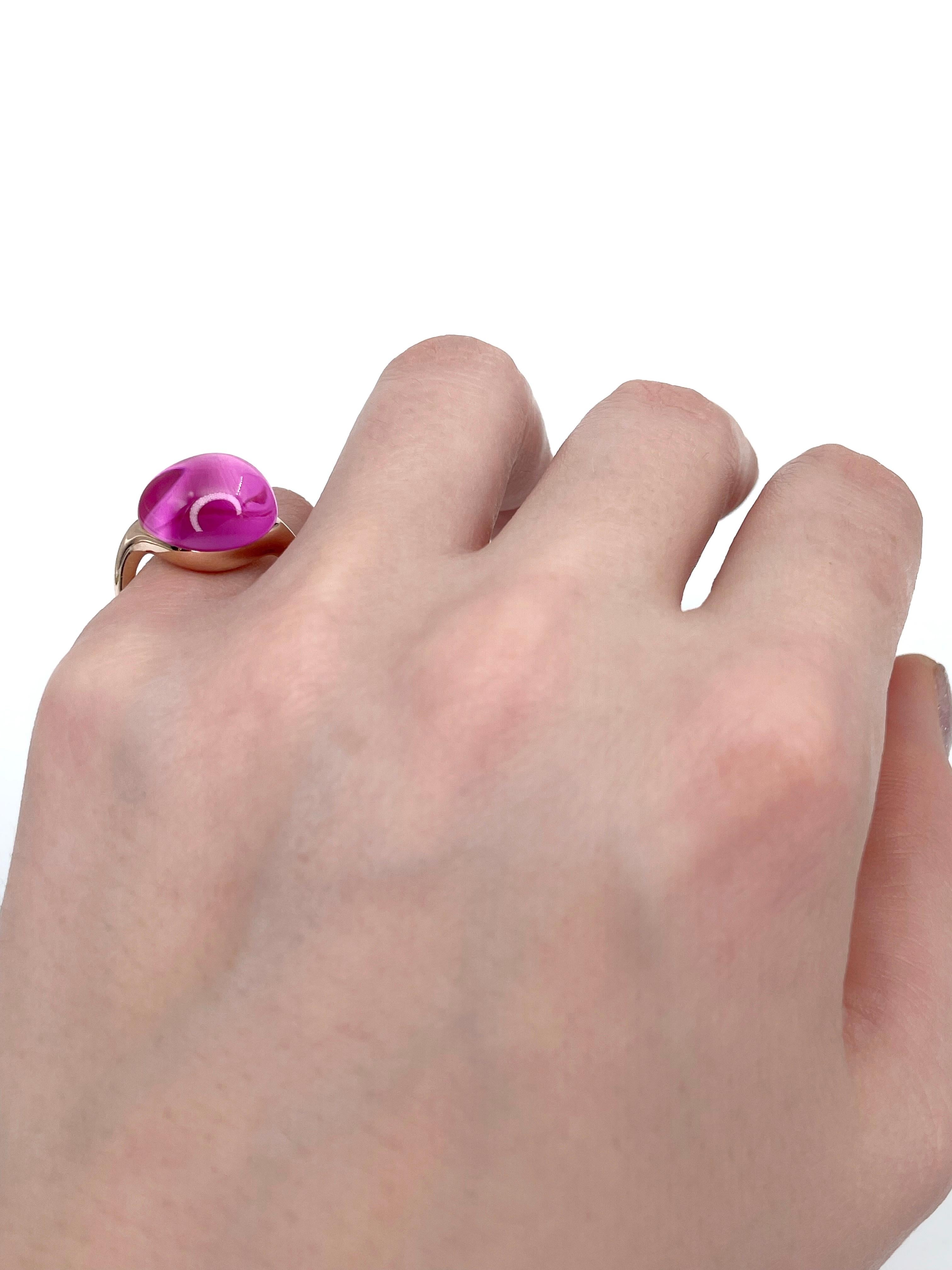 Pomellato “Rouge Passion” 9 Karat Gold Pink Cabochon Cut Sapphire Cocktail Ring In Good Condition In Vilnius, LT