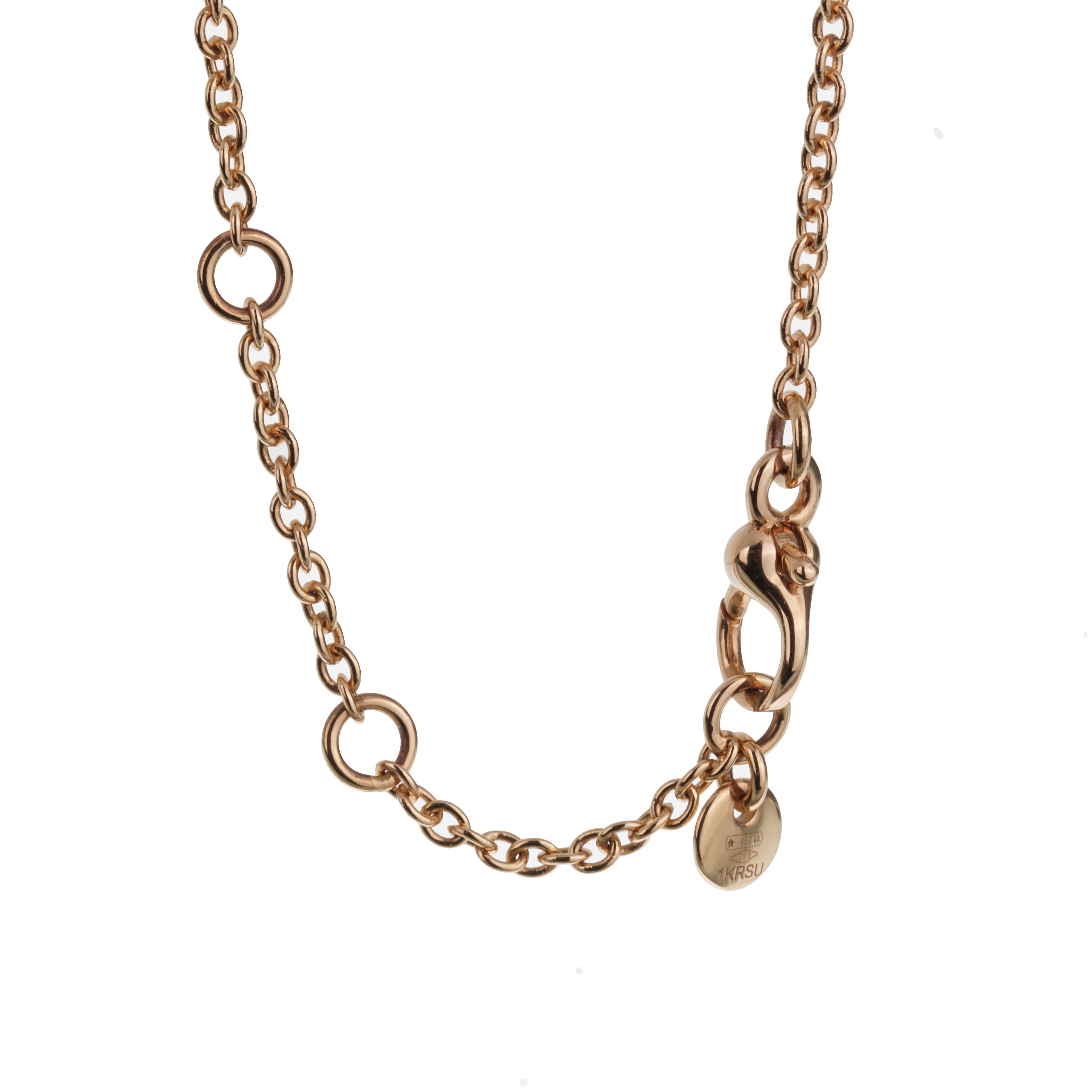 Al centro di questa elegante collana si trova un'impressionante composizione di diamanti pensata per affascinare. Un diamante marrone da 0,3 carati, incastonato in un castone in oro rosa 18 carati lucido, funge da punto focale; la sua tonalità ricca
