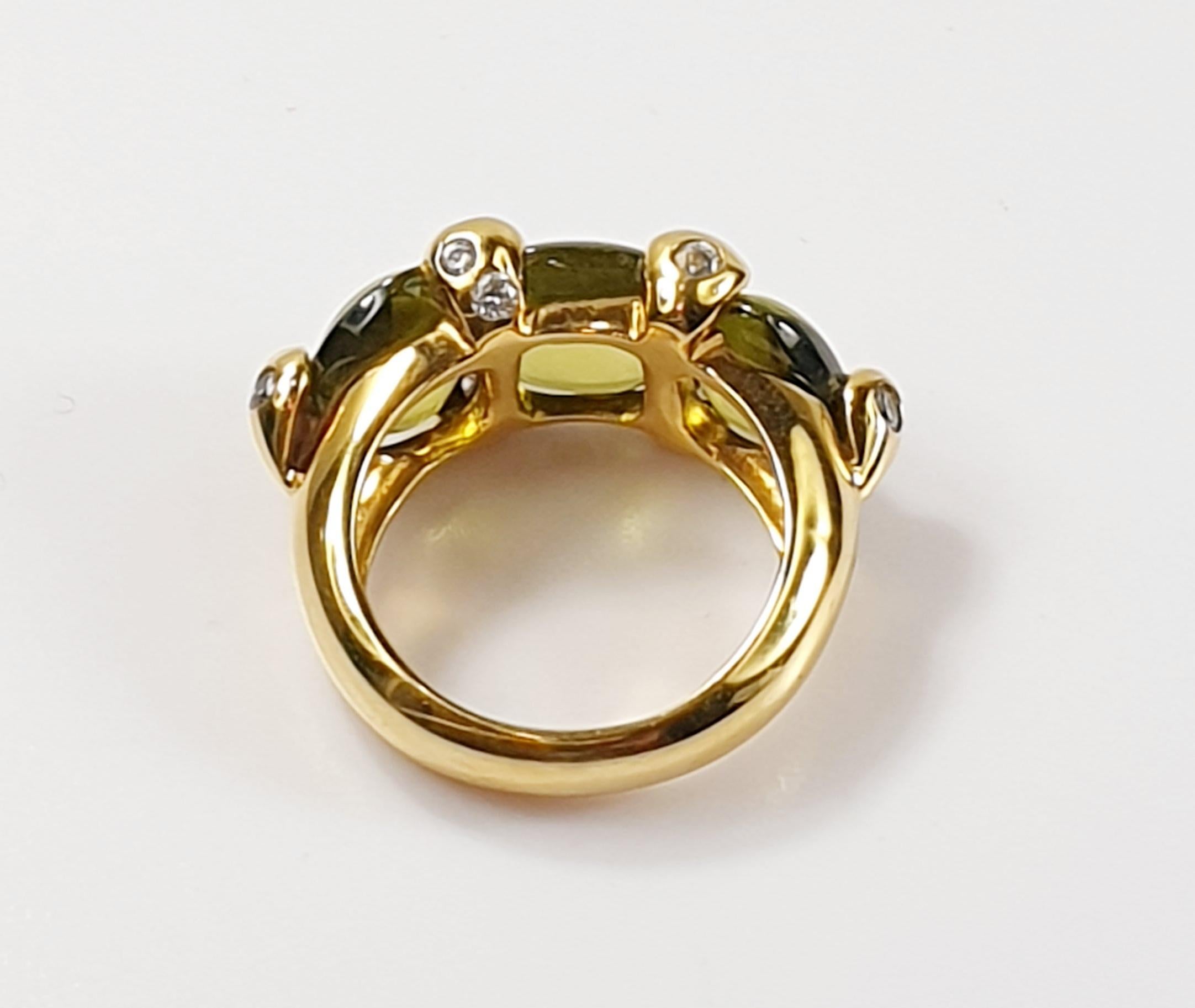 Pomellato Sassi Ring in Yellow Gold and Peridot Cabouchons and Diamonds In Excellent Condition In Bilbao, ES