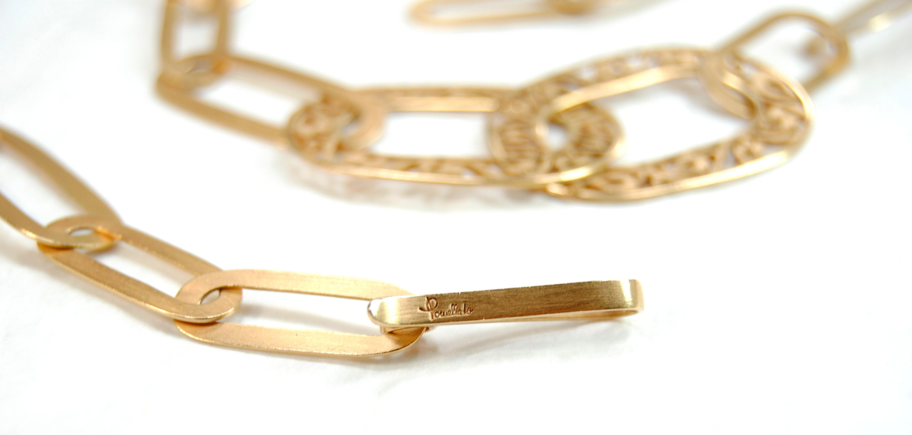 Synonymous with creativity and character in the international panorama of jewelry, the Pomellato brand was born in 1967 resulting from the intuition of its founder, Pino Rabolini.  Heir to a family of goldsmiths, Rabolini was the first to introduce