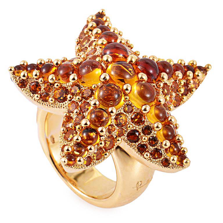 This Pomellato Sirene ring is glamorous and playful. It is made of 18K rose gold and shaped as a starfish. The starfish is then covered with gorgeous madera quartz gemstones
