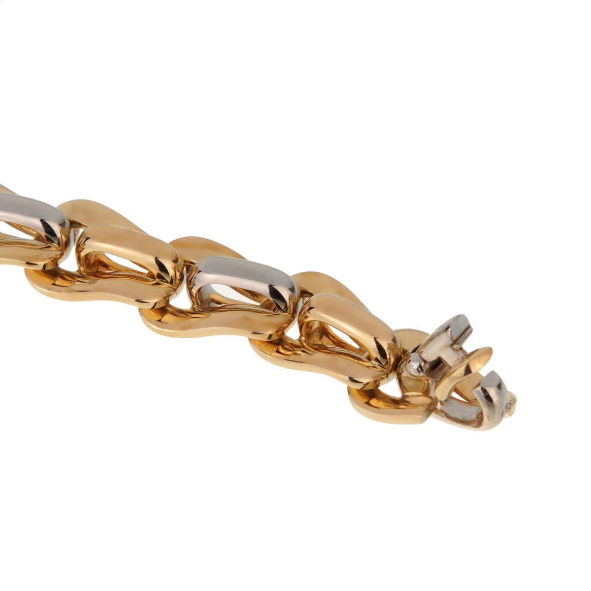 A magnificent vintage Pomellato link bracelet featuring alternating white and yellow gold links in 18k gold. This impressive bracelet measures 7.5