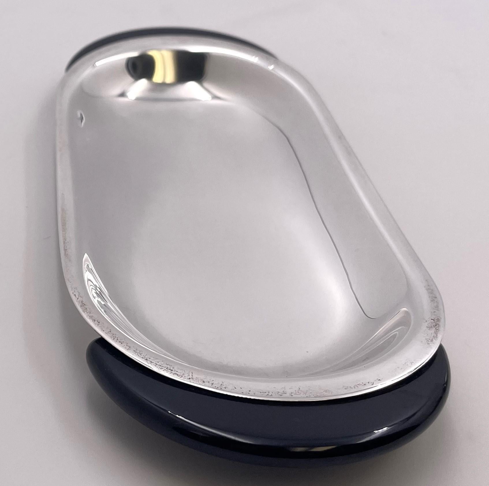 Mid-Century moderno Pomellato, piatto da miele in argento sterling su vassoio in stile metà secolo moderno in vendita
