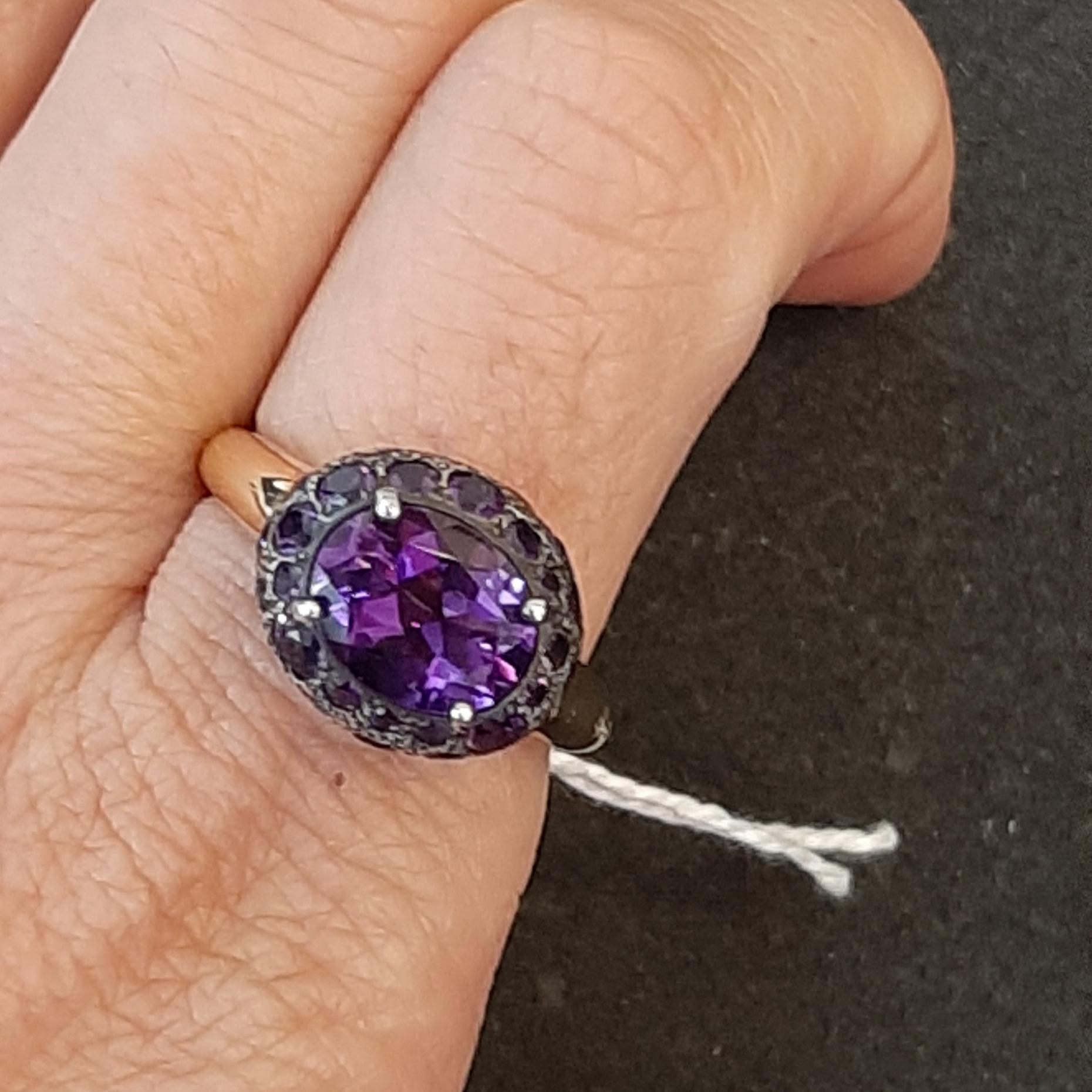 Pomellato Tabou Amethyst trimmed with smaller amethysts in 18 Karat Rose Gold Ring.

An intense, theatrical presence and a touch of history that make for a grand personality, Tabou is a masterpiece of craftsmanship inspired by the ancient jewellery