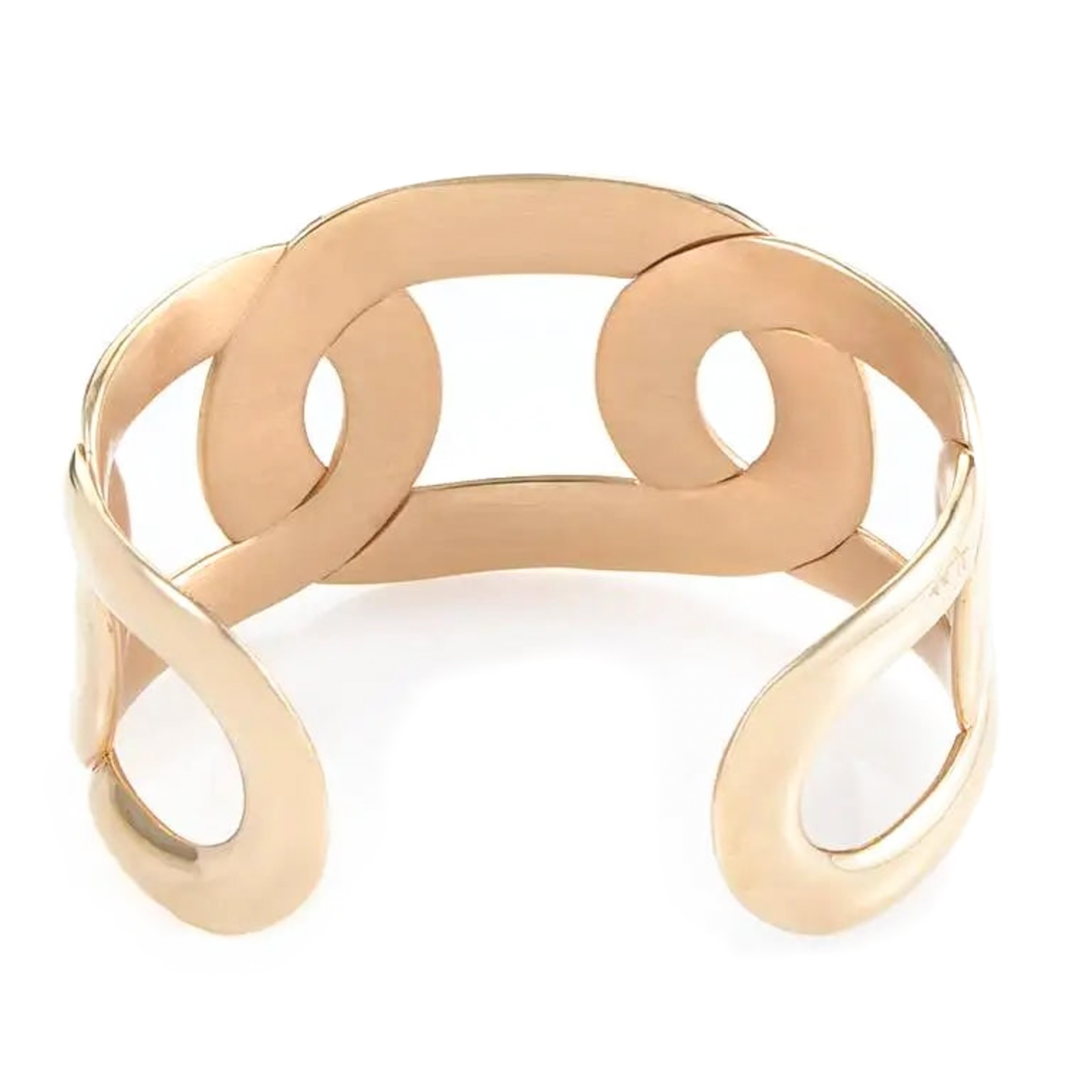 Pomellato is renowned and appreciated for its sophistication. 
The irresistible simplicity of their designs its showcased in this Cuff Bracelet from the Tango collection.
Crafted in 18K Rose Gold.
Stamped 750/18K and features the Pomellato hallmark.