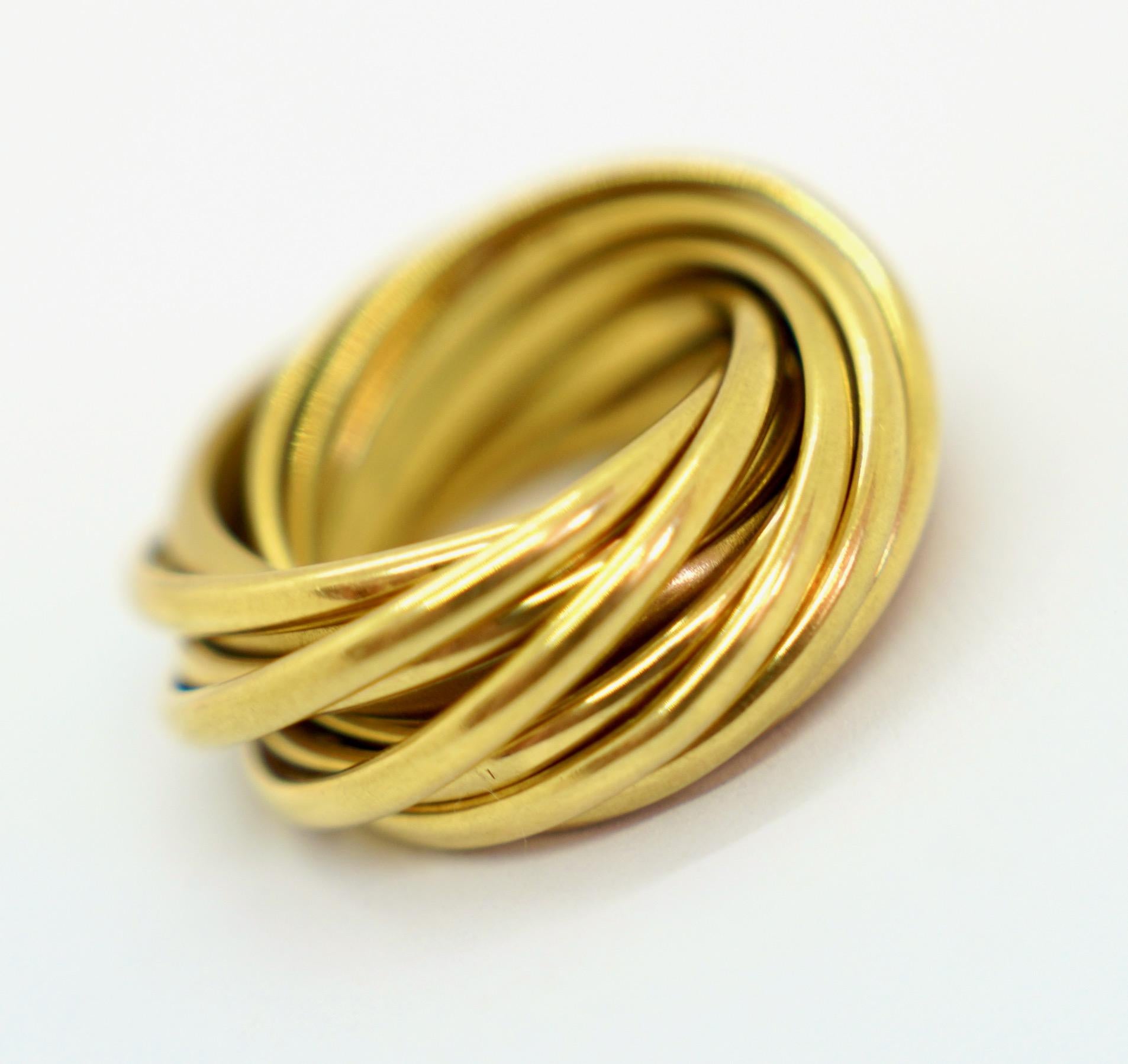 Elegante bague Pomellato en or jaune 18 carats, composée de 11 anneaux entrelacés.

Cette bague exquise de Pomellato est un véritable chef-d'œuvre d'orfèvrerie et impressionne par son design unique et élégant. Réalisée en or jaune 18 carats, cette