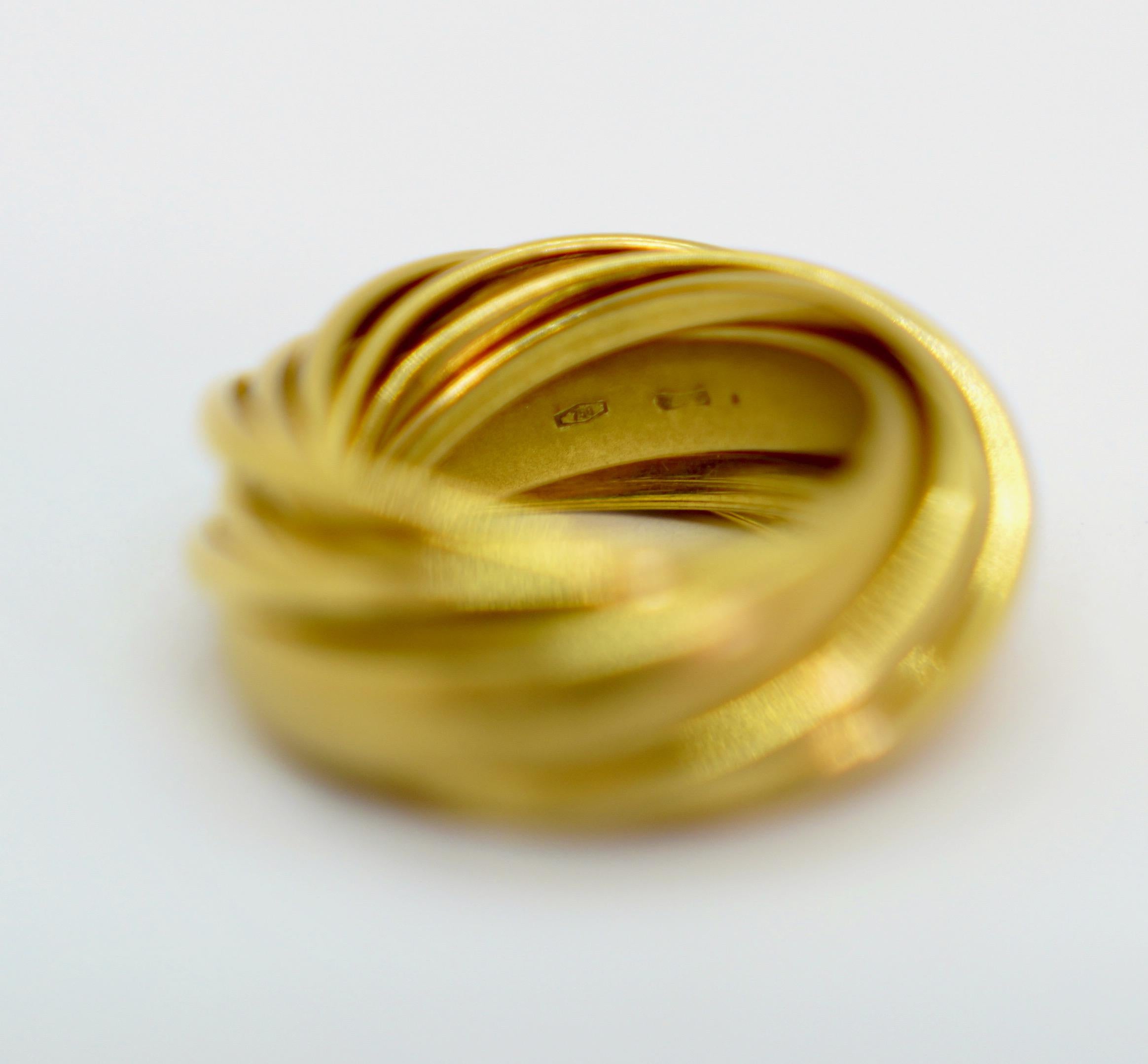 Bague Trinity Pomellato en or jaune 18 carats en vente 2