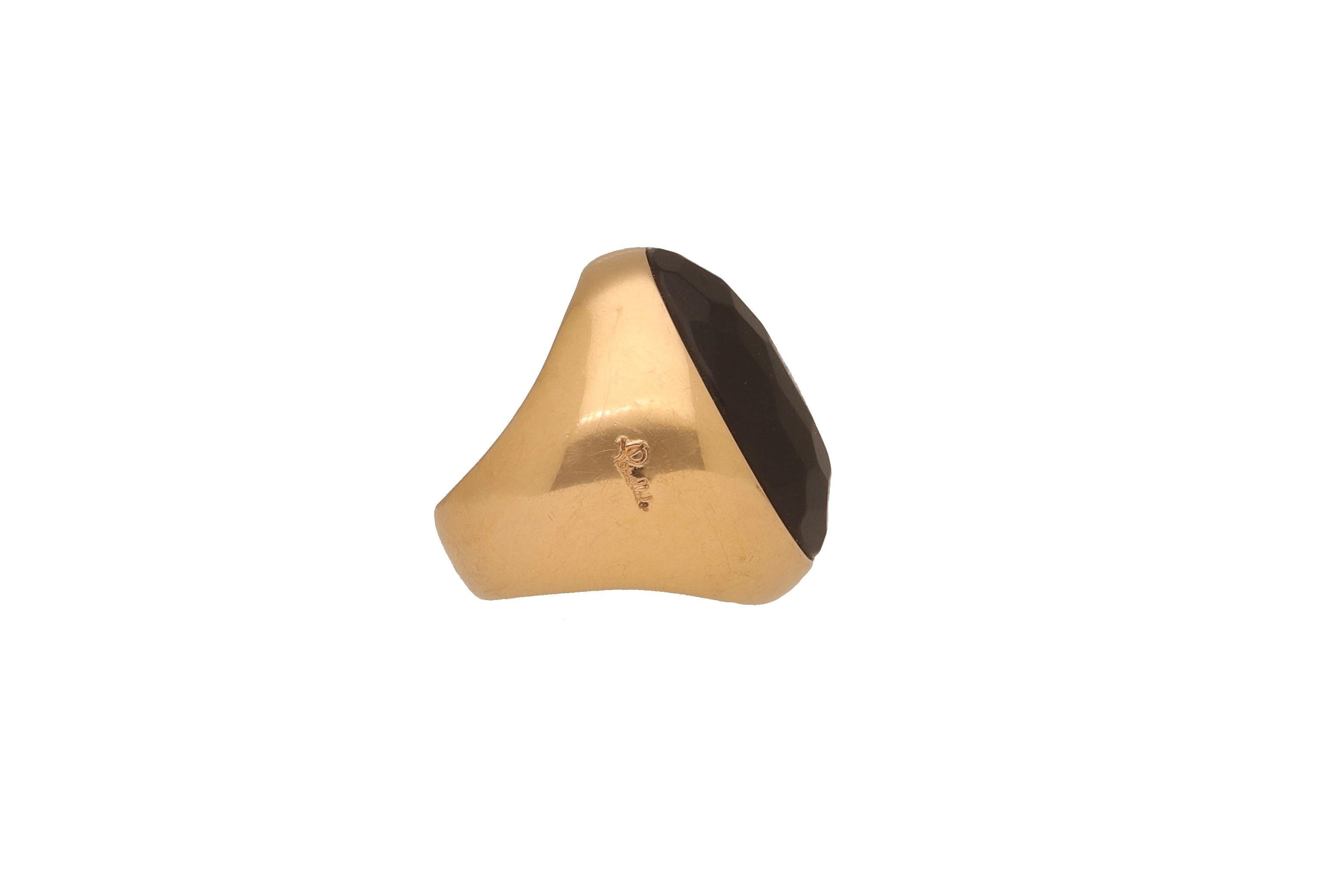 Modern Pomellato Victoria 18 kt. Yellow Gold Ring Jet Stone For Sale
