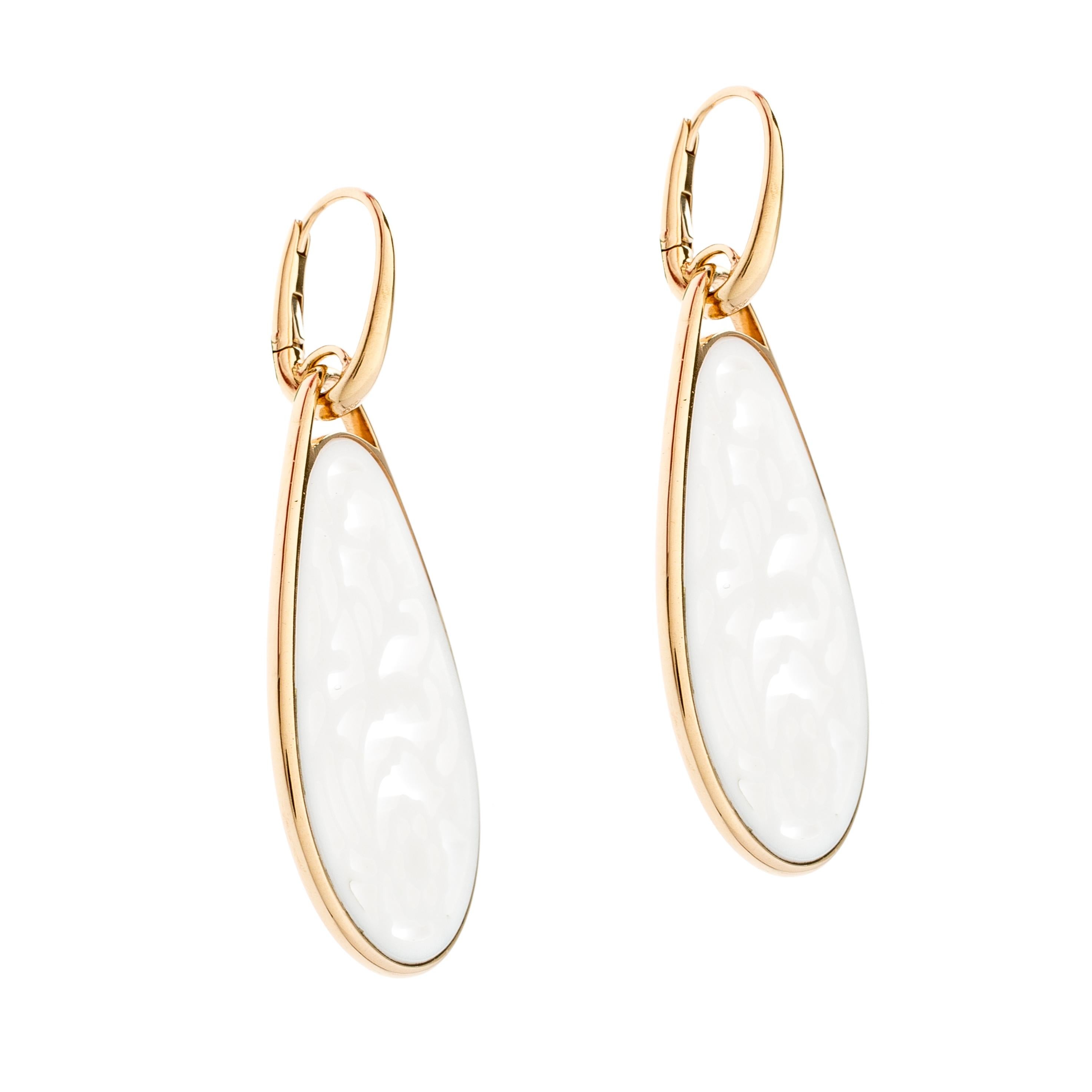 Founded in Milan in 1967 by Pino Rabolini, Pomellato's designs bring the prêt-à-porter philosophy to the otherwise traditional realm of jewelry. These earrings, made by the house's experts, are in 18k yellow gold. The earrings come as drop motifs