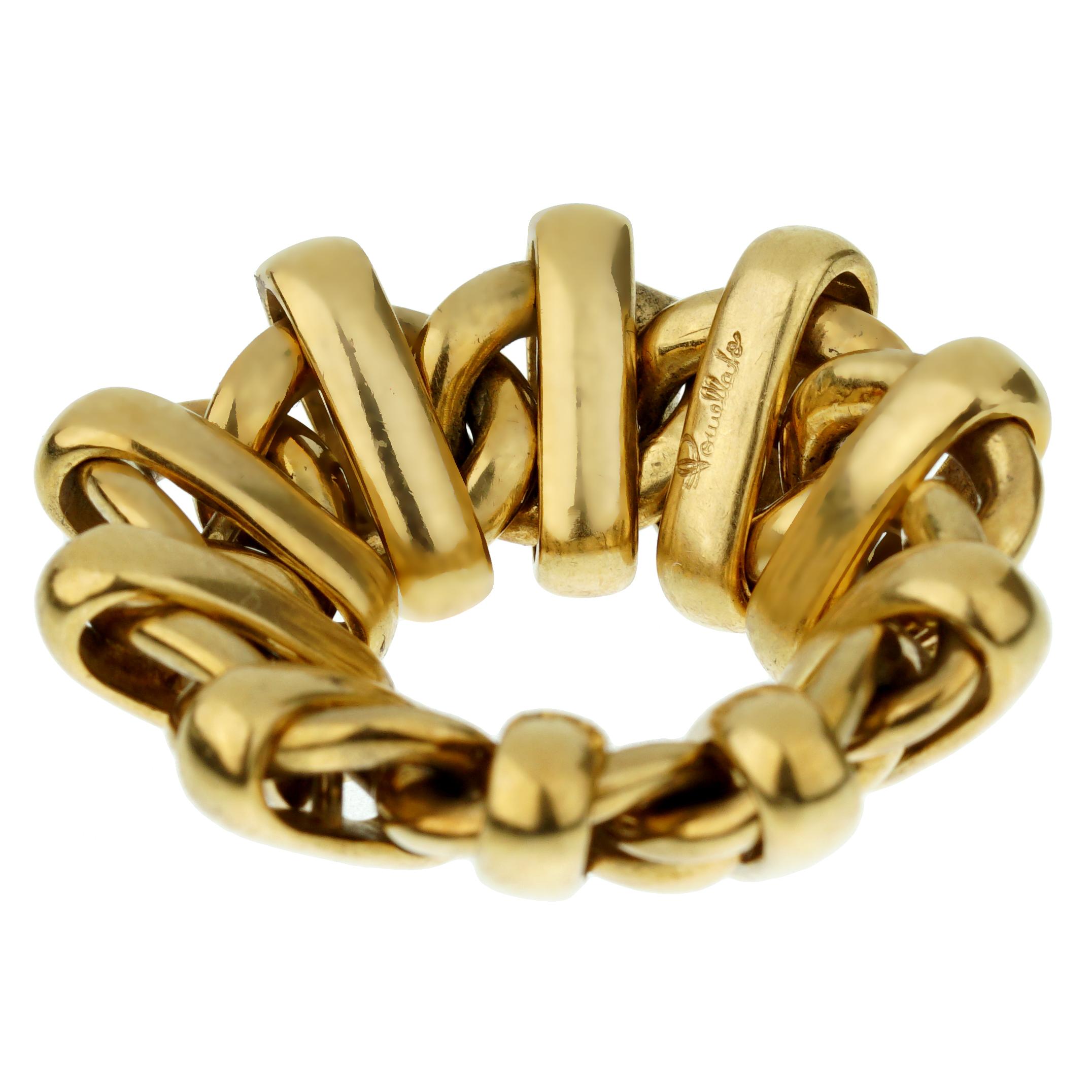 A fun collapsible vintage Pomellato ring, the ring reveals a chain link motif with bars going over each link. The ring measures a size 6 1/4 and has a weight of 20.1 grams of 18k gold.
