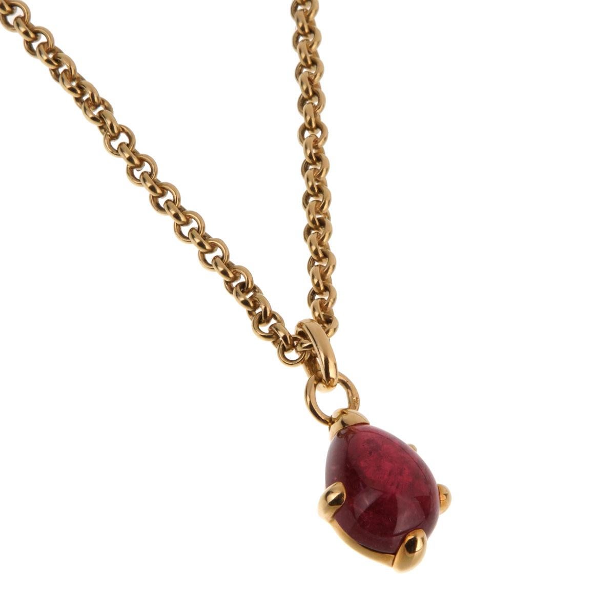 The Pomellato pink tourmaline gold chain necklace features a solid link crafted in 18kt yellow gold. At the center is a deep rose colored pink tourmaline pear shaped prong set in gold.

The necklace measures 16