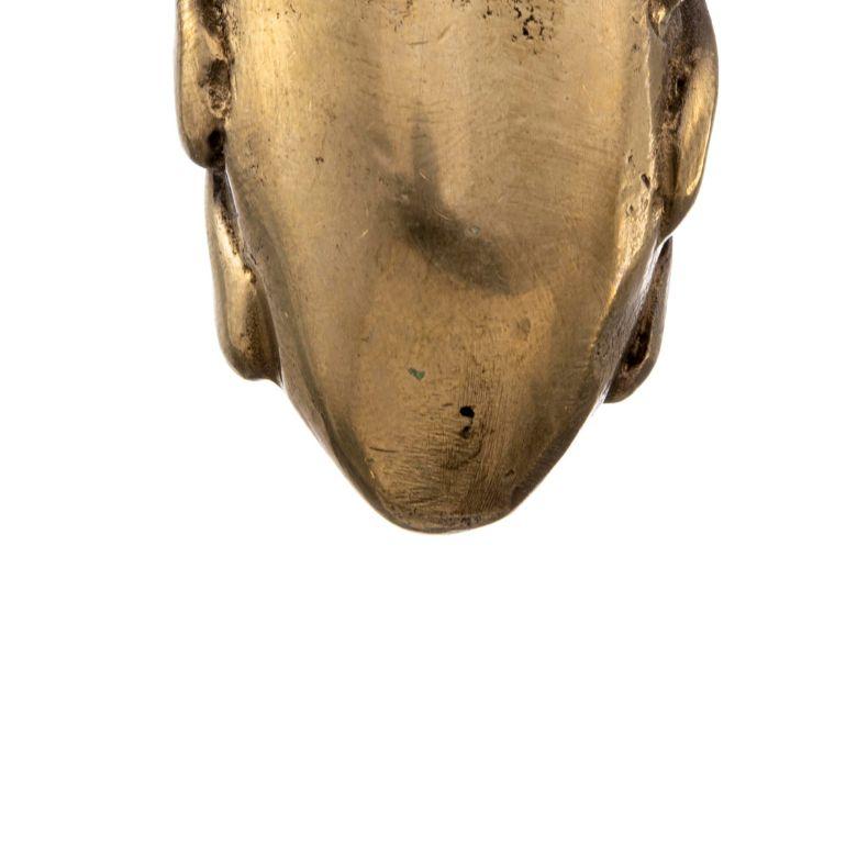 Enhance your decor with our hazelnut-shaped brass Chalet knob. Made of high-quality materials, it adds a touch of rustic elegance to any piece of furniture. Discover the perfect combination of style and functionality today!
