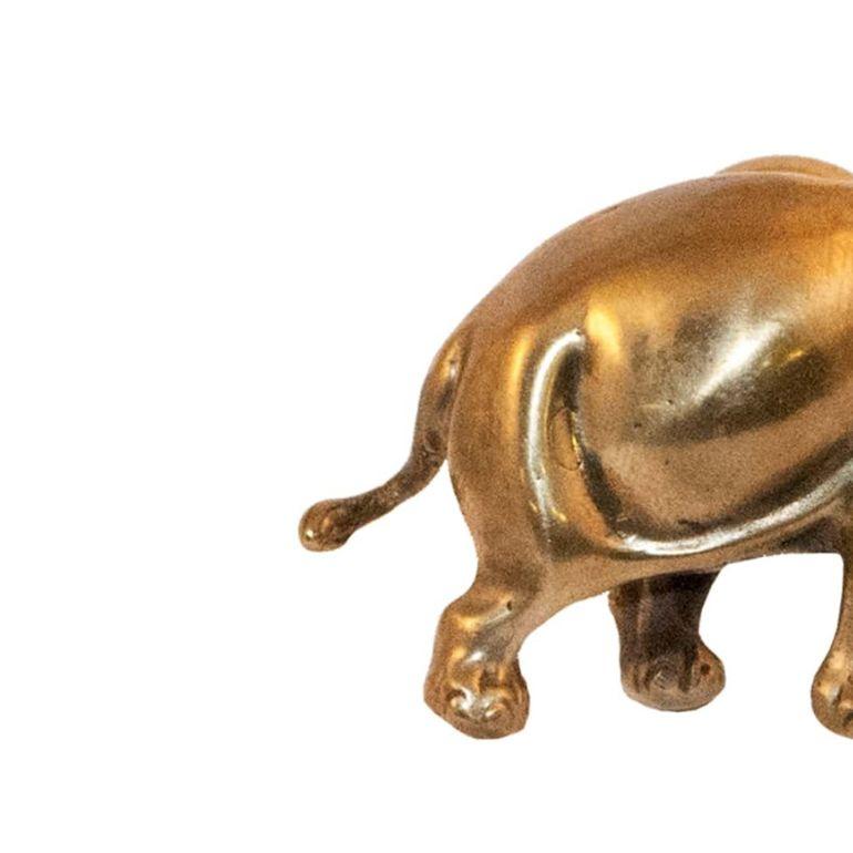 Add a whimsical touch to your furniture with our Fauna Elephant brass knob. Crafted with intricate detailing, this charming knob is the perfect accent for drawers, cabinets and more. Enhance your space with a touch of playful elegance.