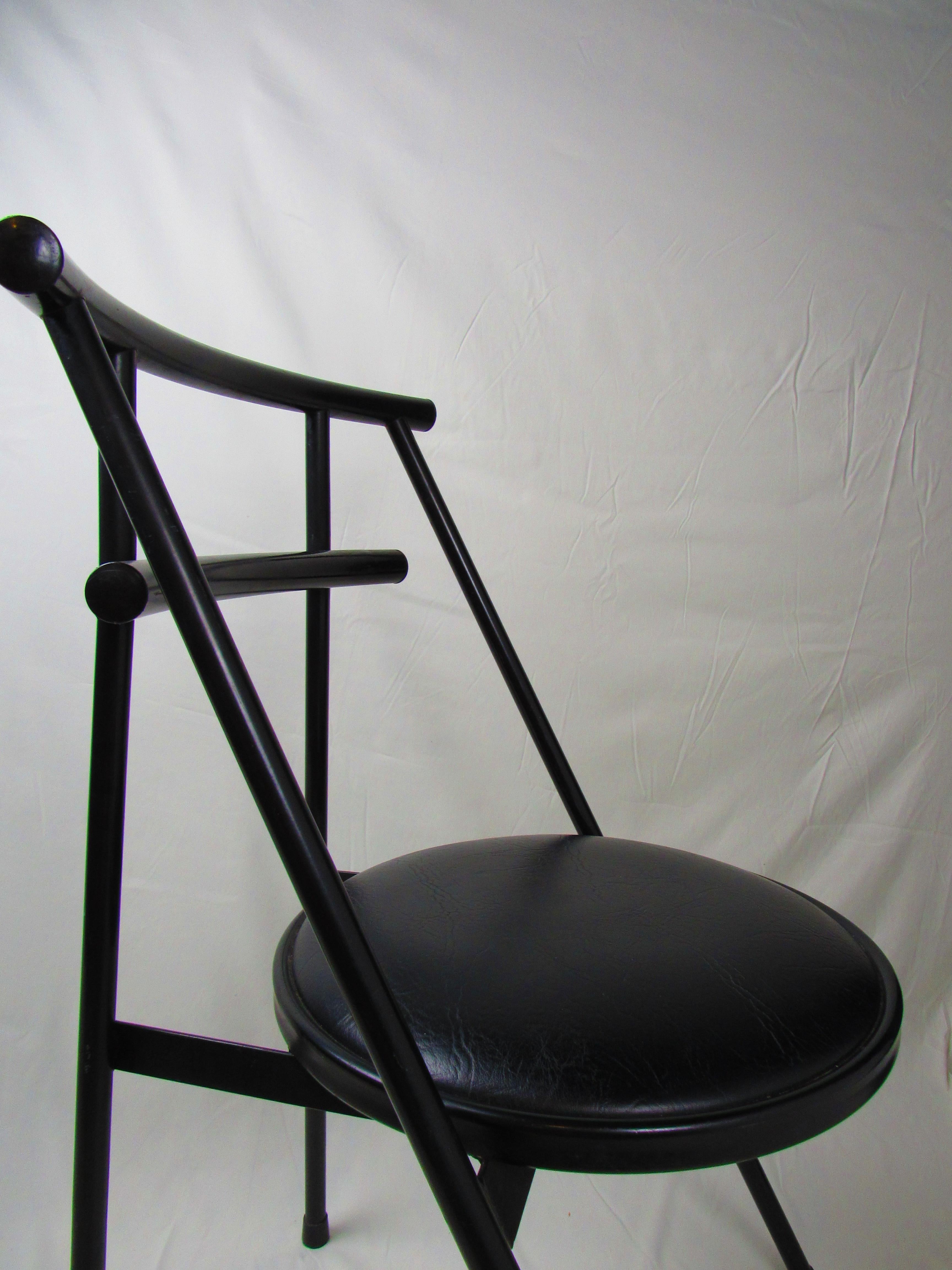 Tubular metal chair, postmodern design In Good Condition For Sale In San Francisco, US