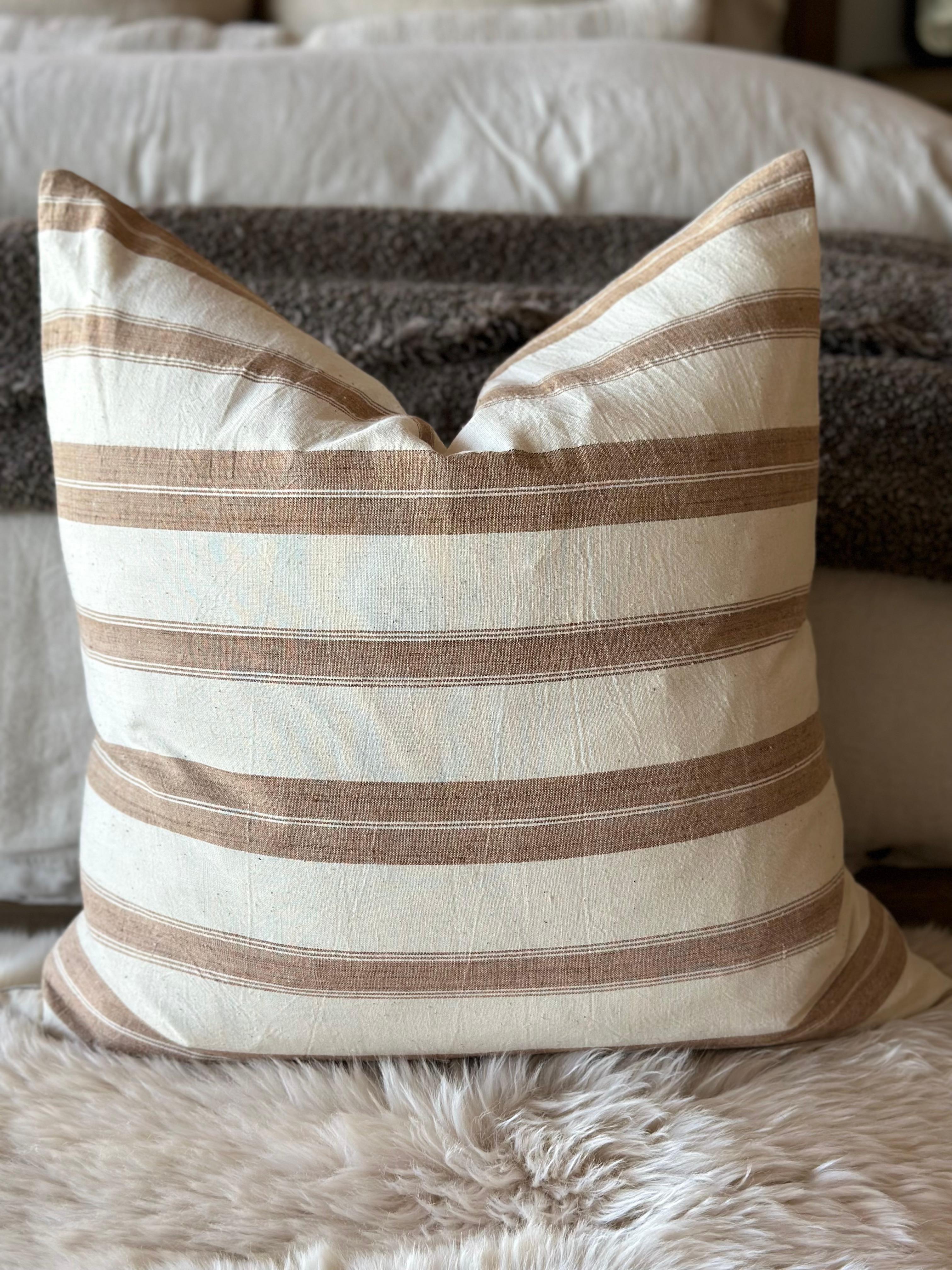 Pomona Stripe Linen Pillow with Down Feather Insert In New Condition For Sale In Brea, CA