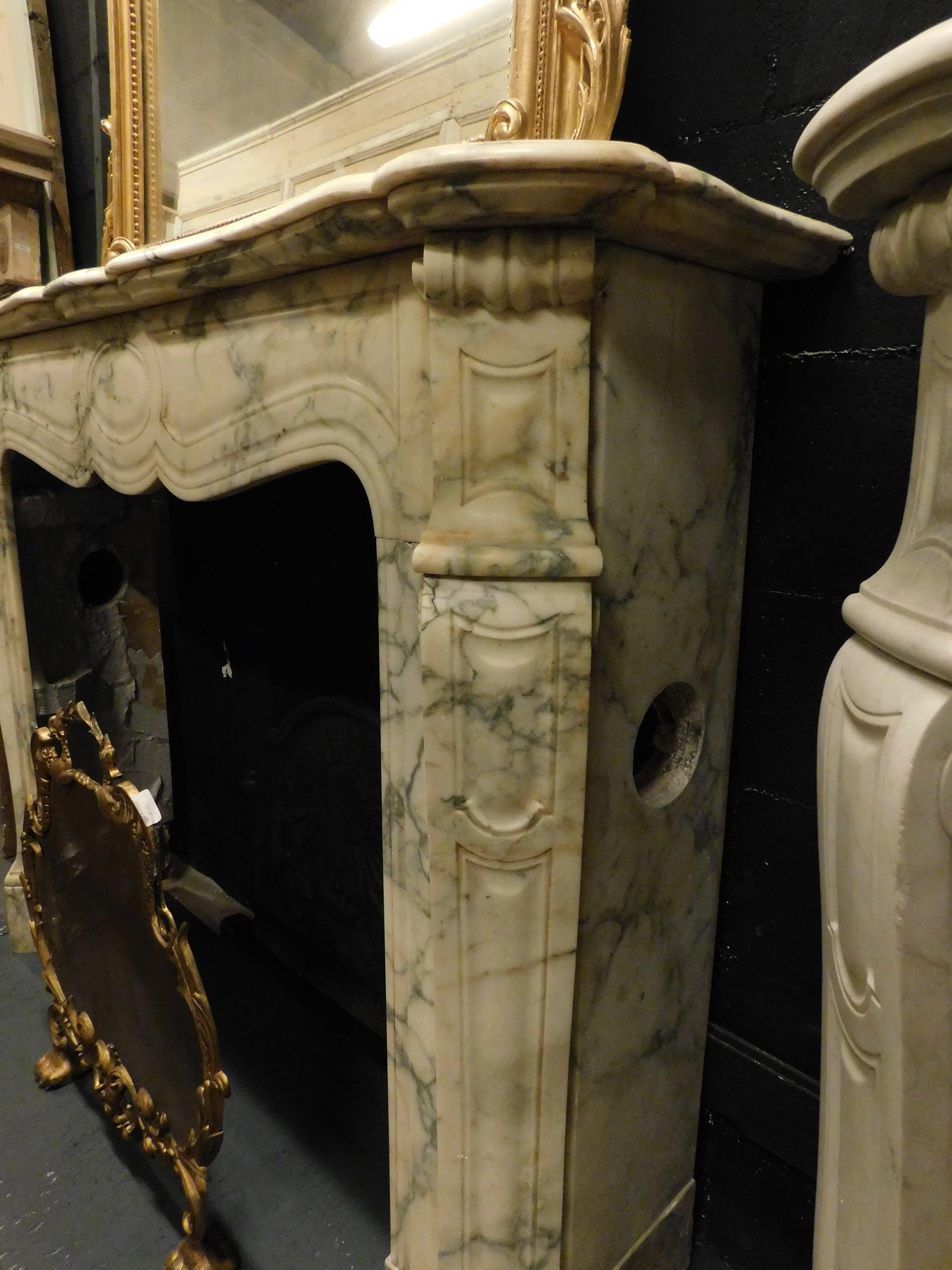 Pompadour fireplace mantle in gray veined white marble, France For Sale 3