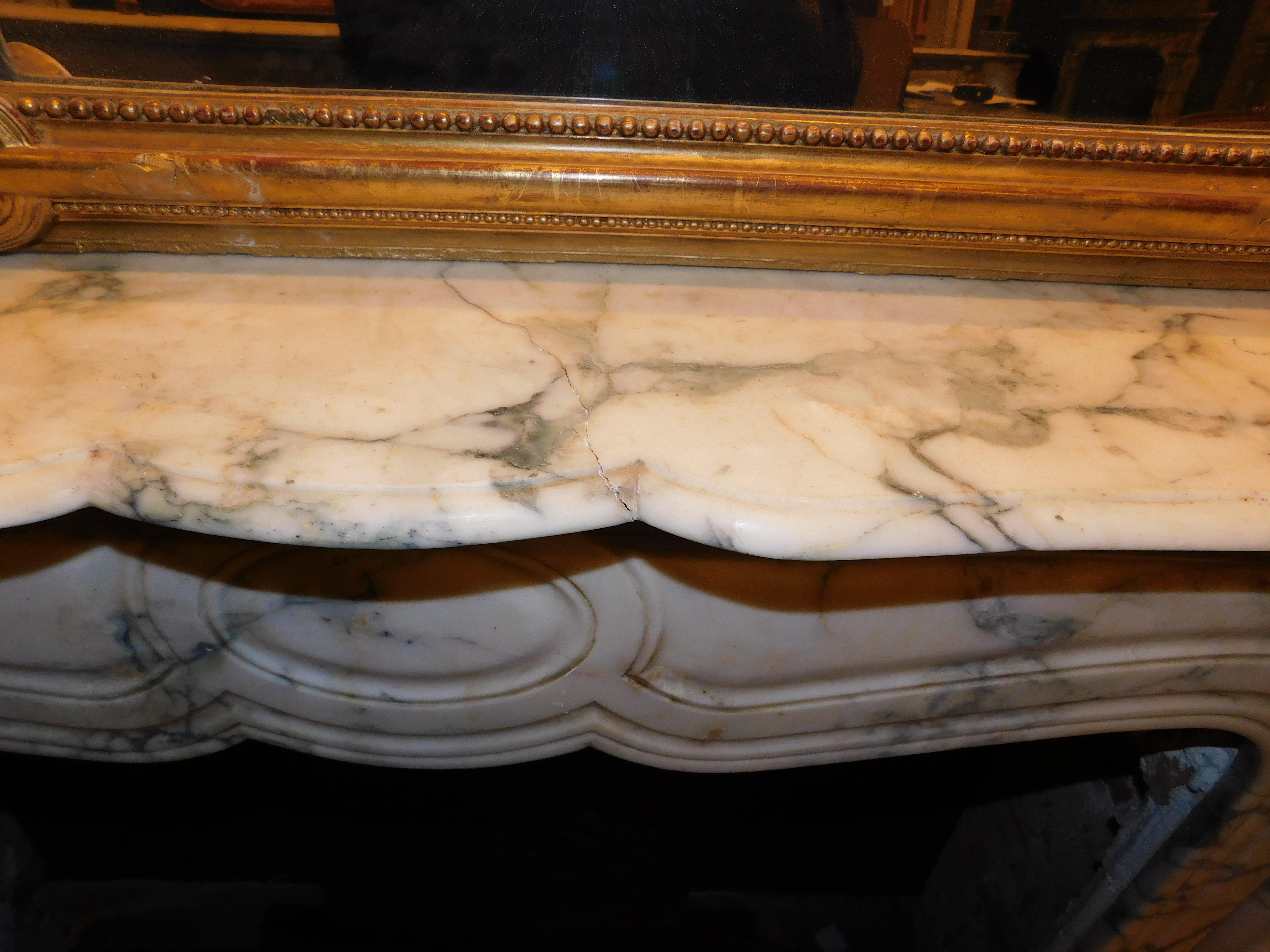Pompadour fireplace mantle in gray veined white marble, France For Sale 2