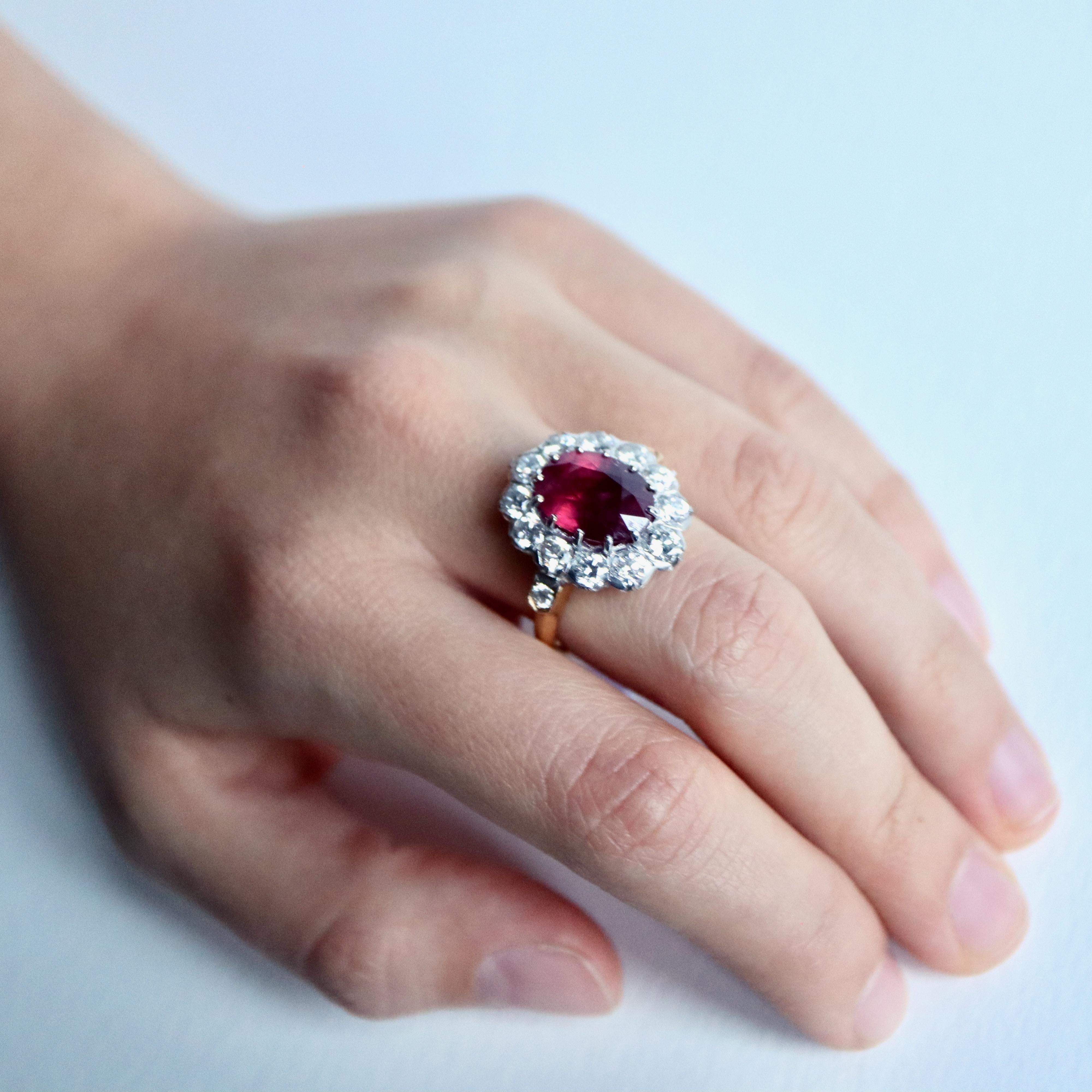 Pompadour Model Ring in 18K Yellow Gold, Diamonds and 5.12K Rubies For Sale 2