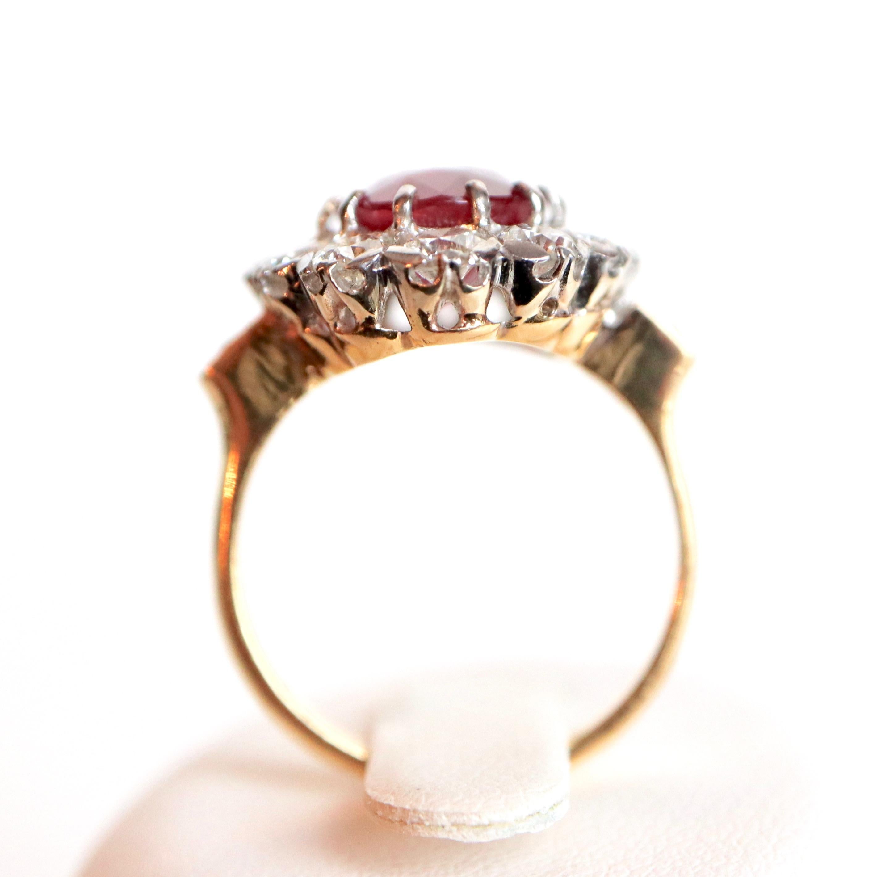 Bague modèle Pompadour en or jaune et blanc 18 carats, diamants et rubis 5,12 carats Bon état - En vente à Paris, FR