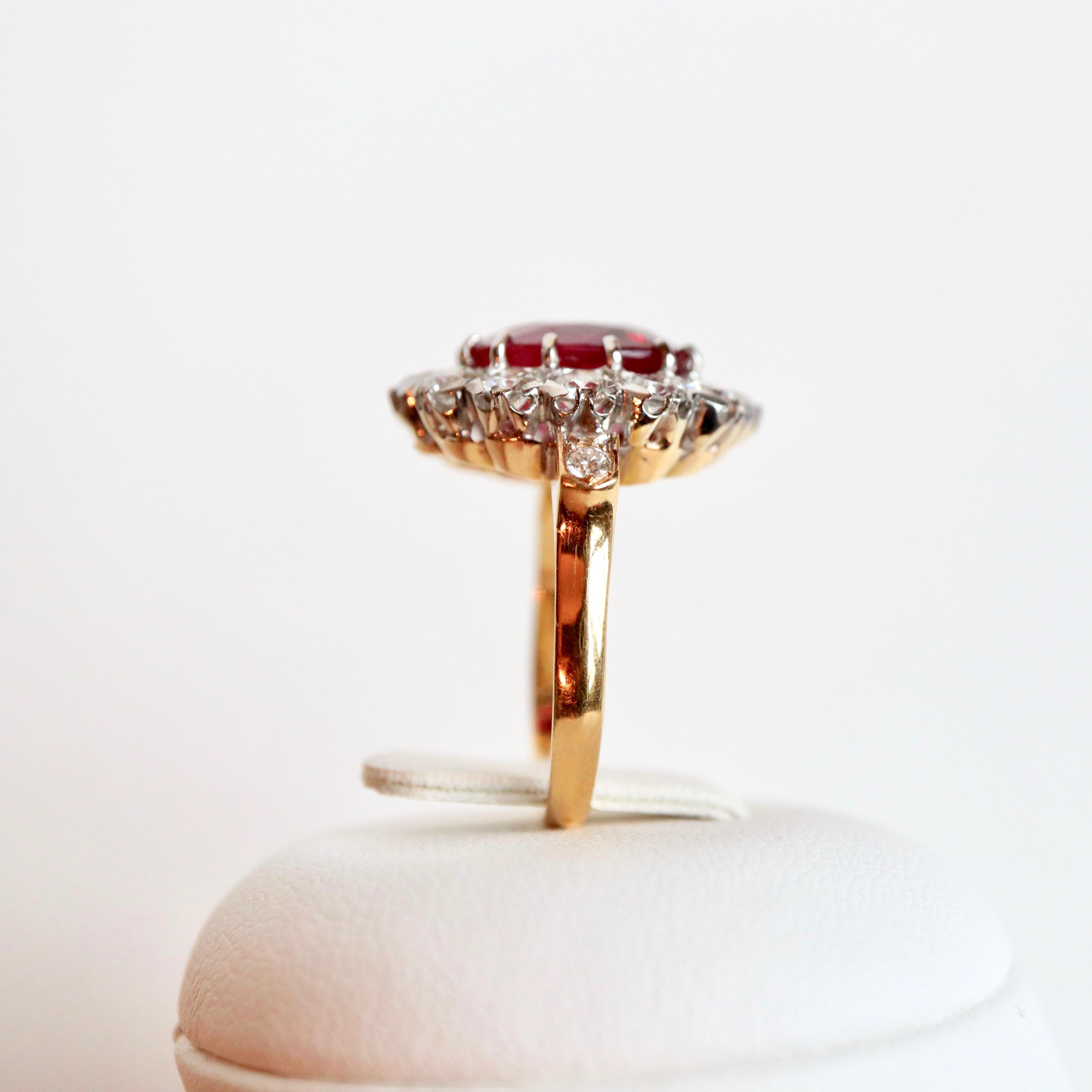 Bague modèle Pompadour en or jaune et blanc 18 carats, diamants et rubis 5,12 carats Pour femmes en vente