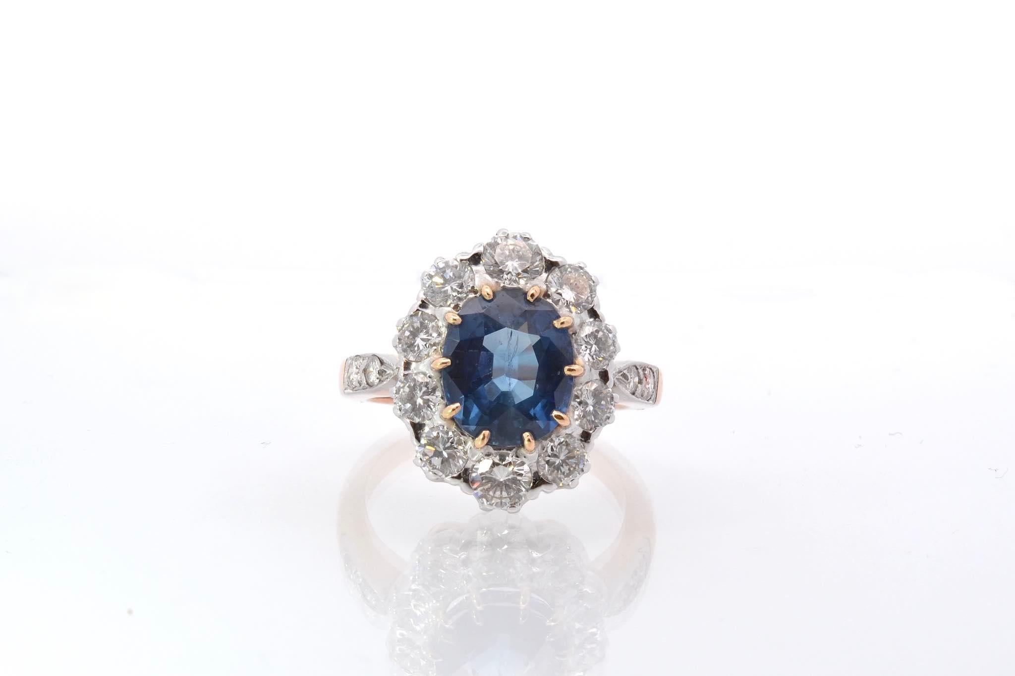 Stones: Siam sapphire of 4.32cts, 14 diamonds: 2cts
Material: 18k gold
Dimensions: 1.9cm x 1.5cm
Weight: 8g
Period: 1970
Size: 56 (free sizing)
Certificate
Ref. :25492