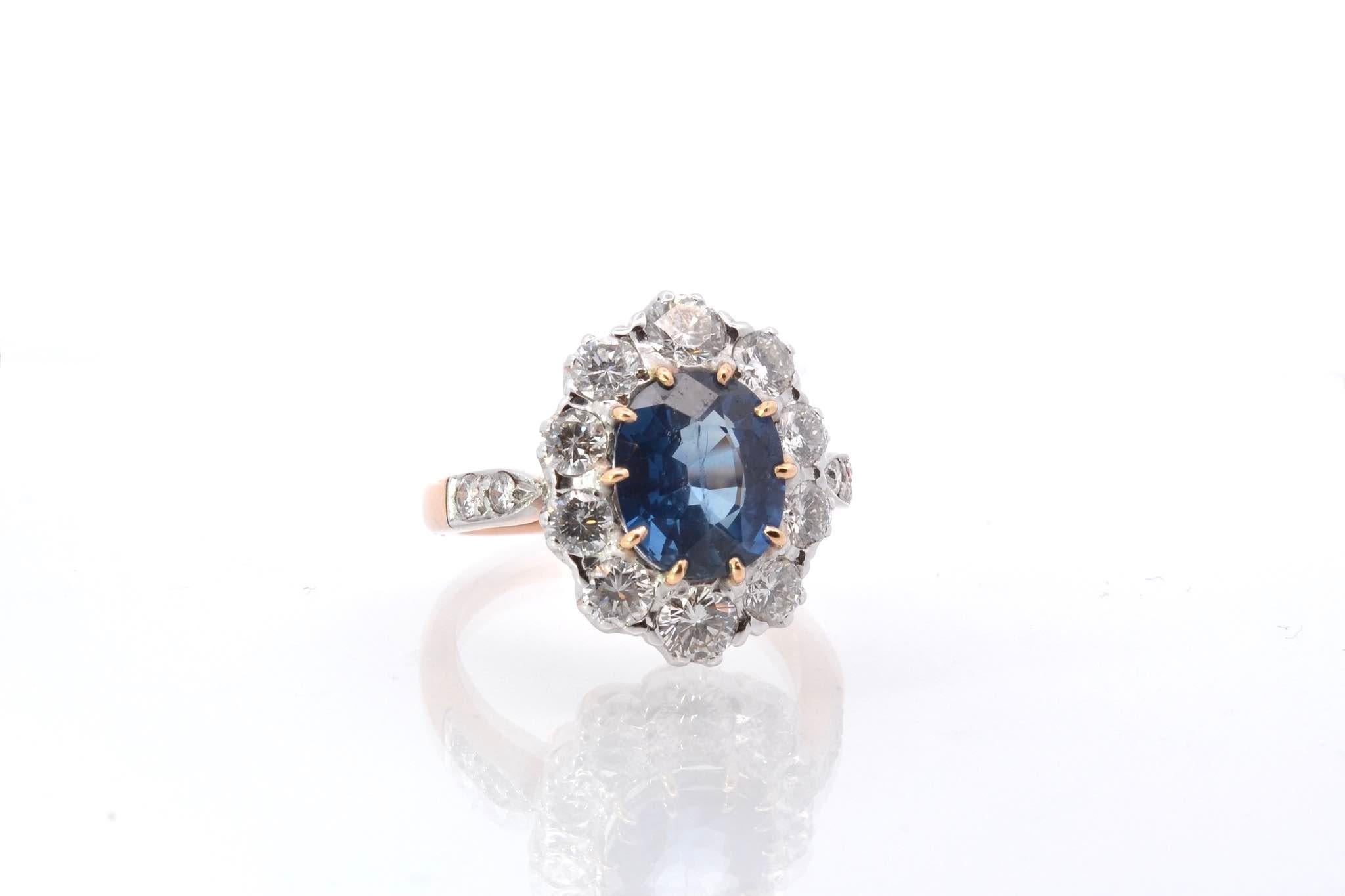Pompadour-Ring mit Saphiren und Diamanten (Ovalschliff) im Angebot