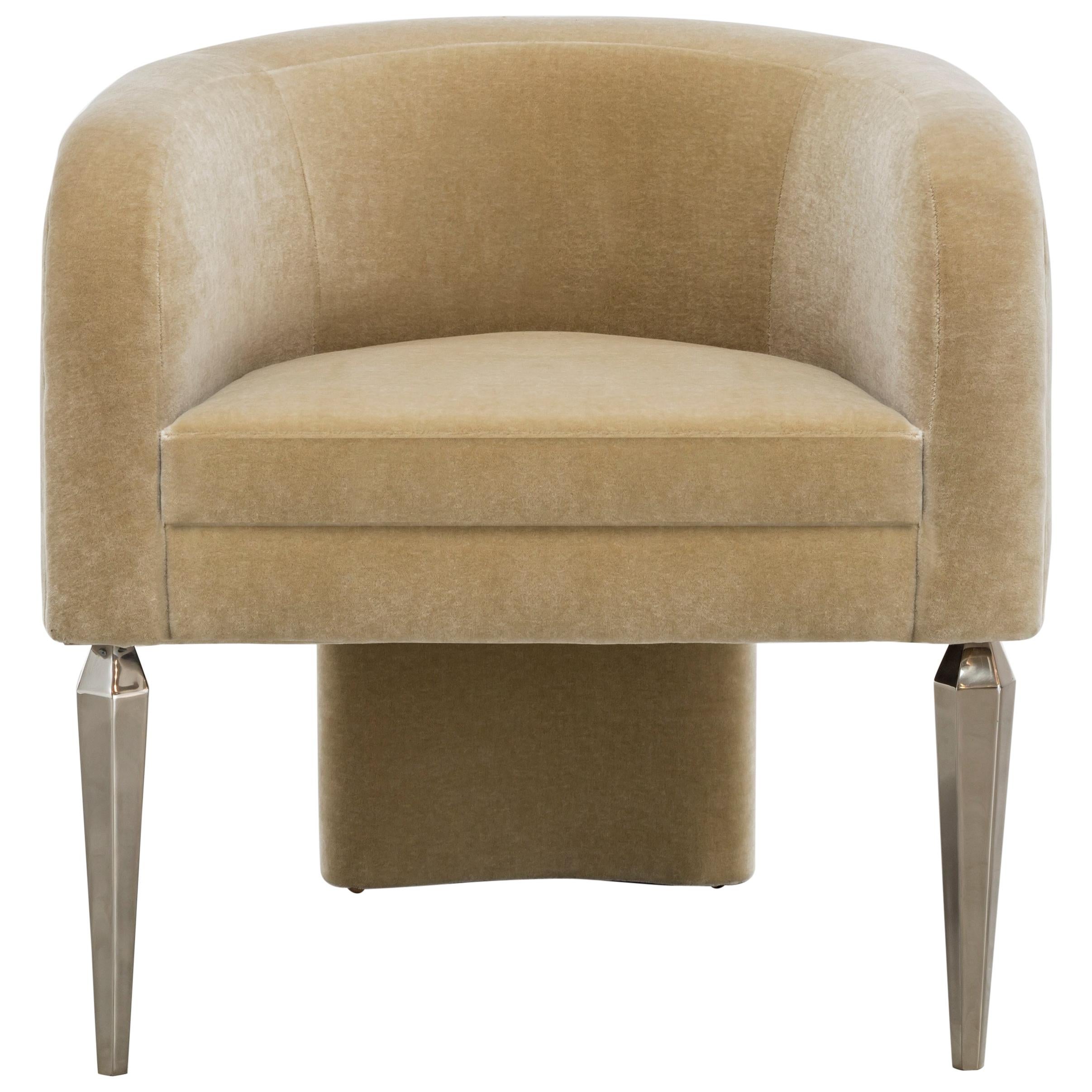 POMPE CHAIR - Modern Chair in Camel Luxury Velvet with Faceted Stiletto Legs For Sale