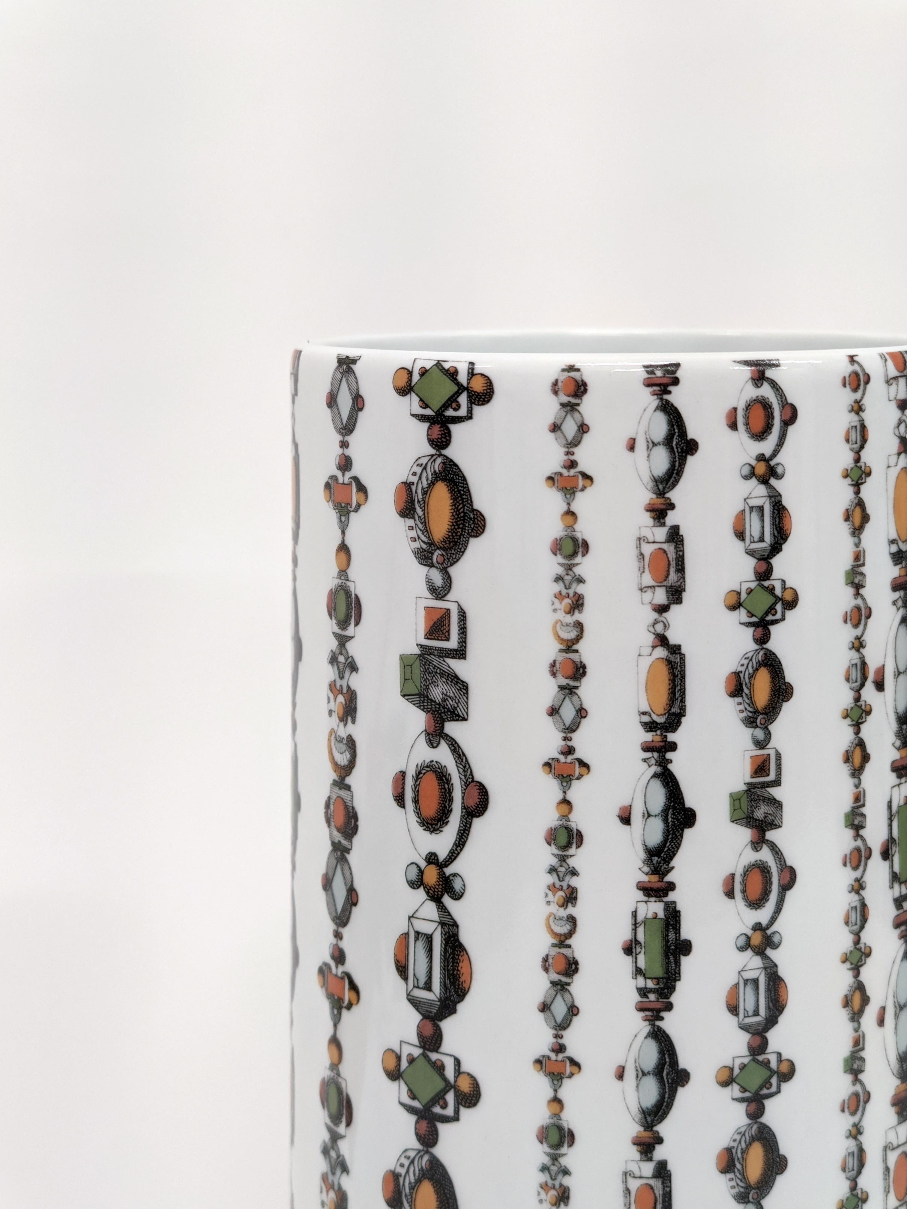 Pompei, Contemporary Porcelain Vase with Decorative Design by Vito Nesta In New Condition For Sale In Milano, Lombardia