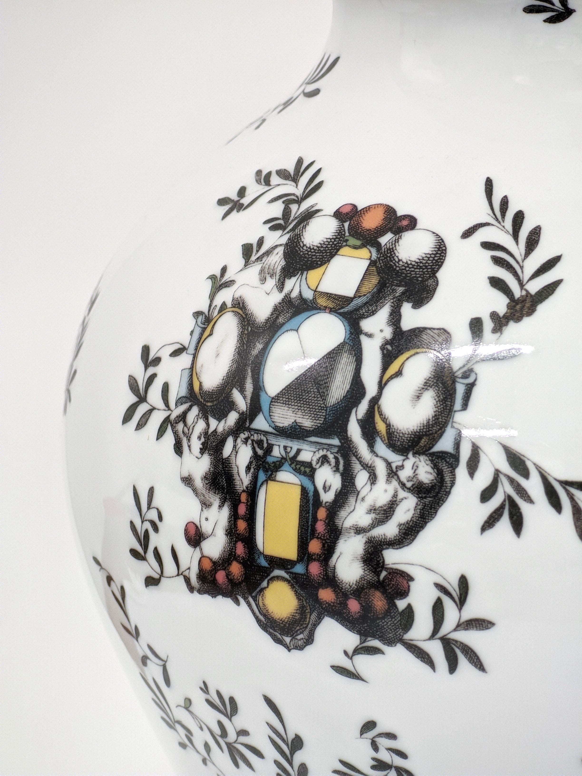 Pompei, Contemporary Porcelain Vase with Decorative Design by Vito Nesta For Sale 1
