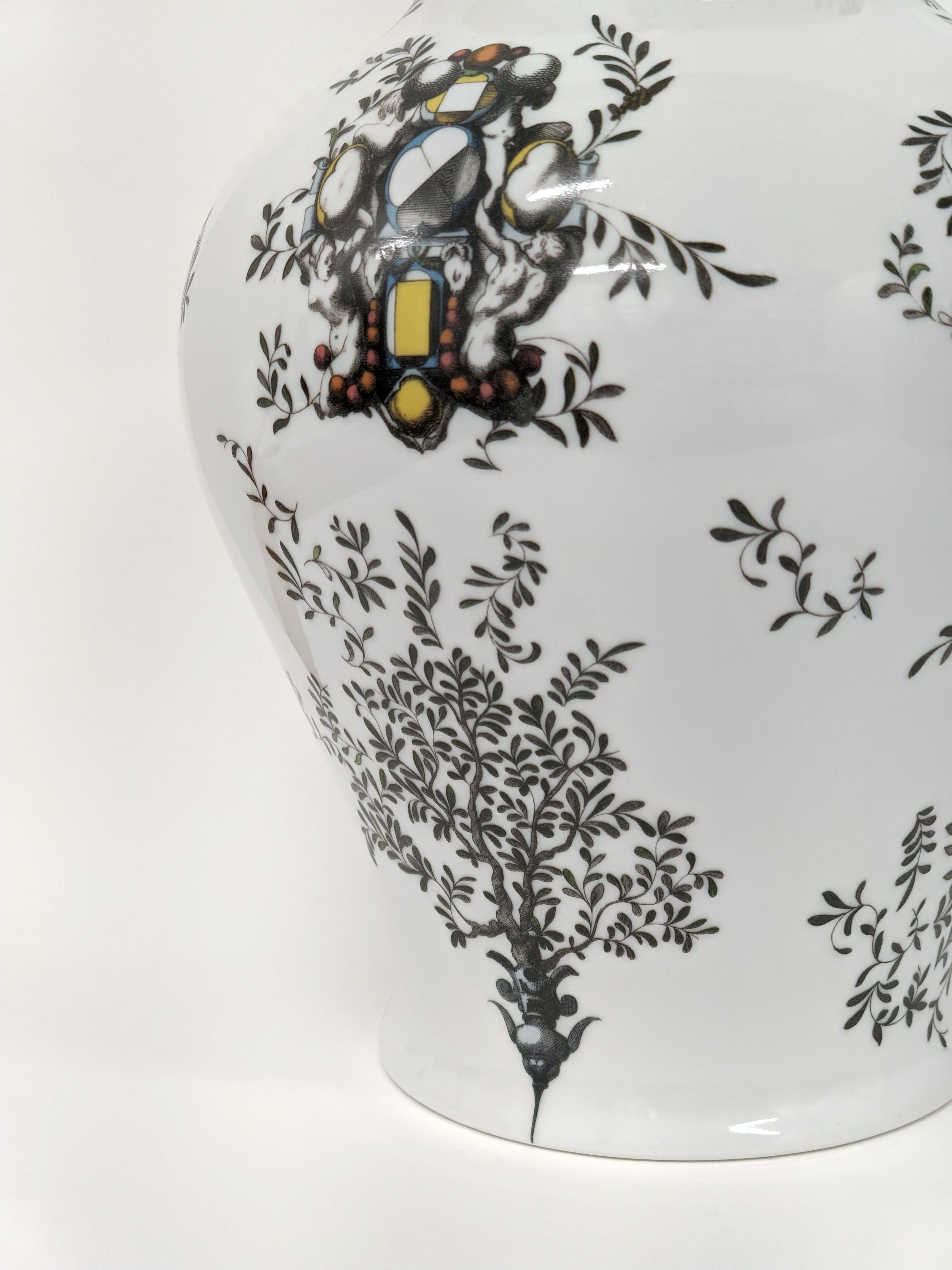 Pompei, Contemporary Porcelain Vase with Decorative Design by Vito Nesta For Sale 1