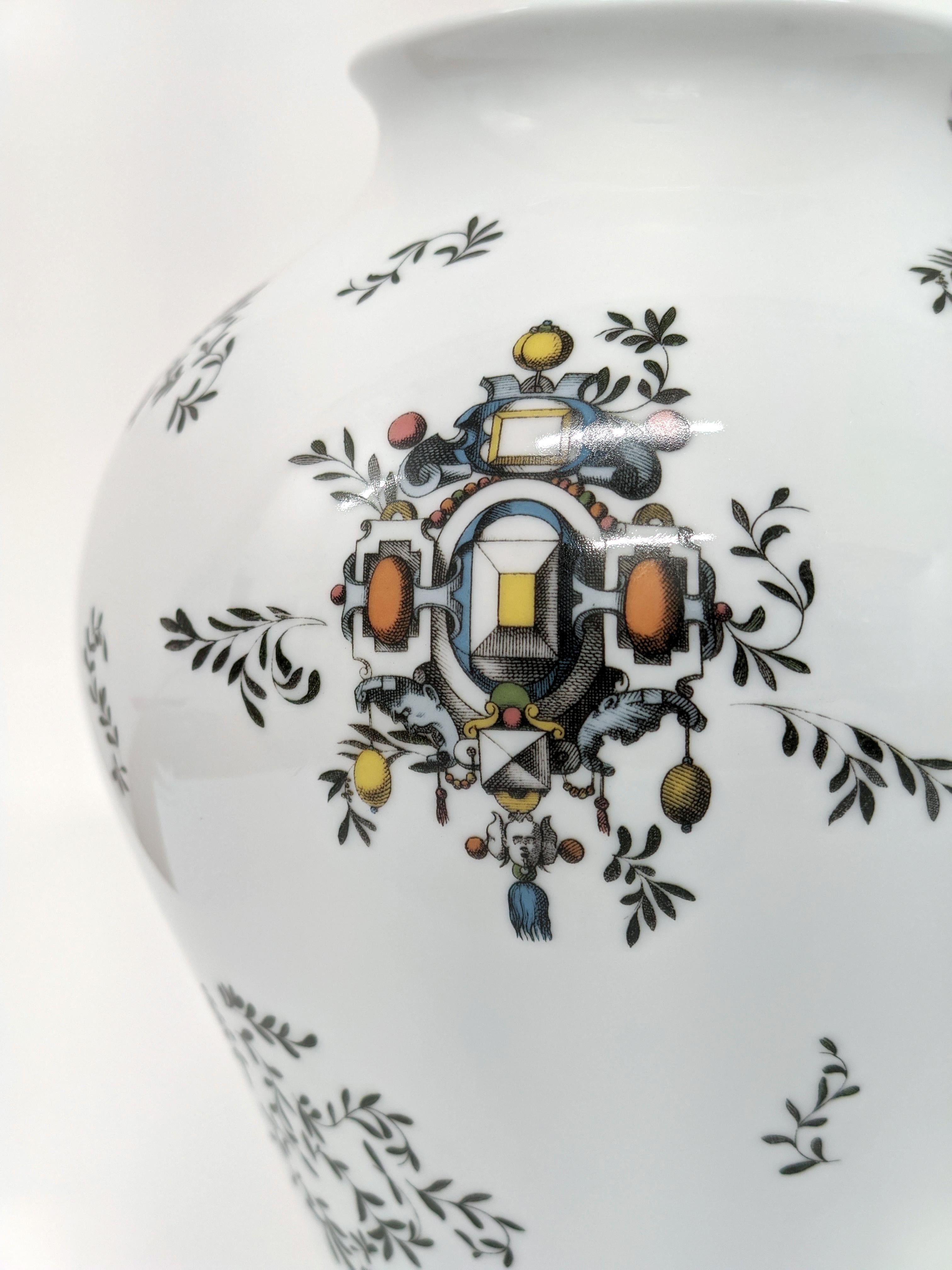 Pompei, Contemporary Porcelain Vase with Decorative Design by Vito Nesta For Sale 2