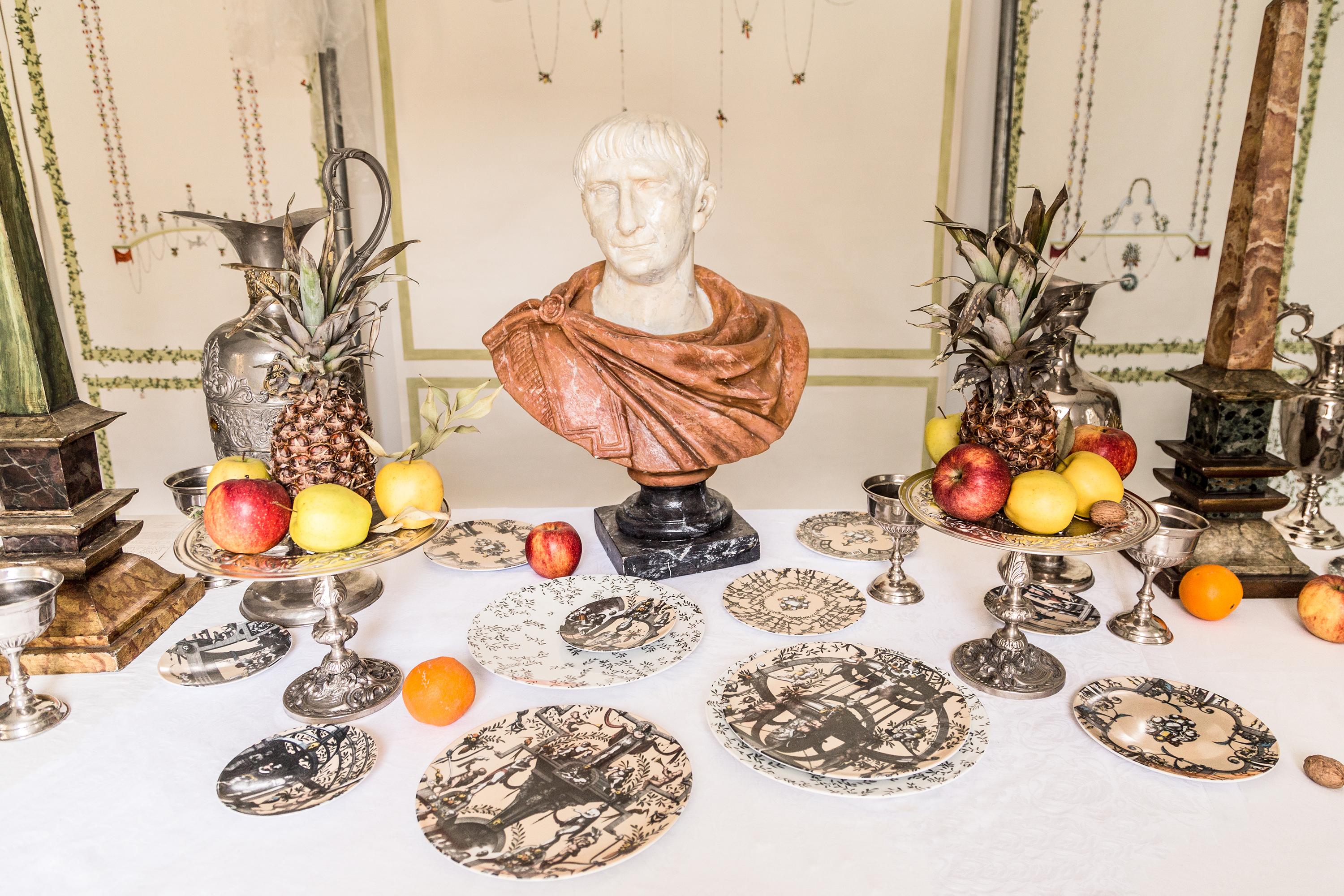Six assiettes à pain en porcelaine décorées contemporaines Pompei en vente 6
