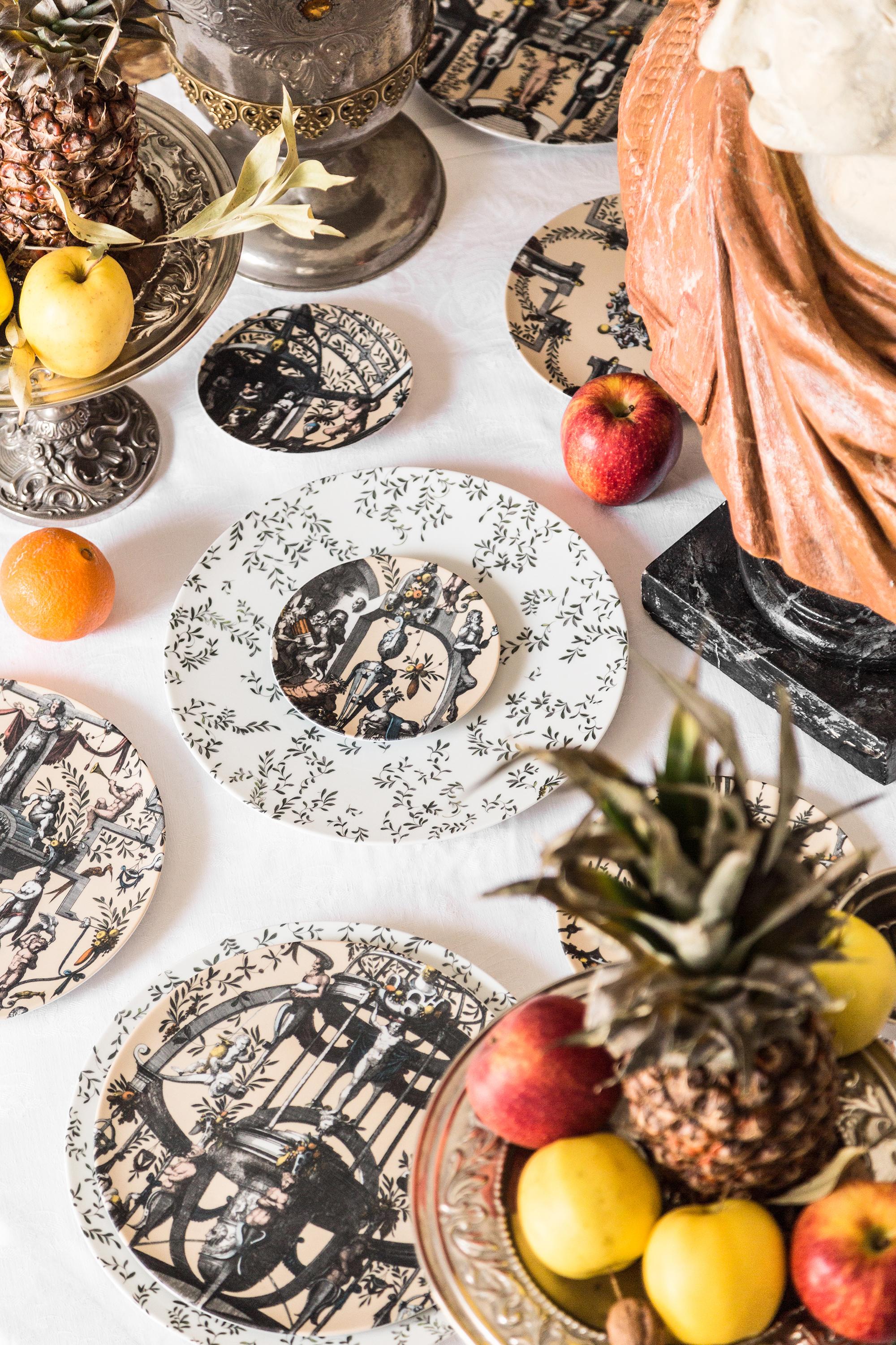 Six assiettes à pain en porcelaine décorées contemporaines Pompei en vente 2