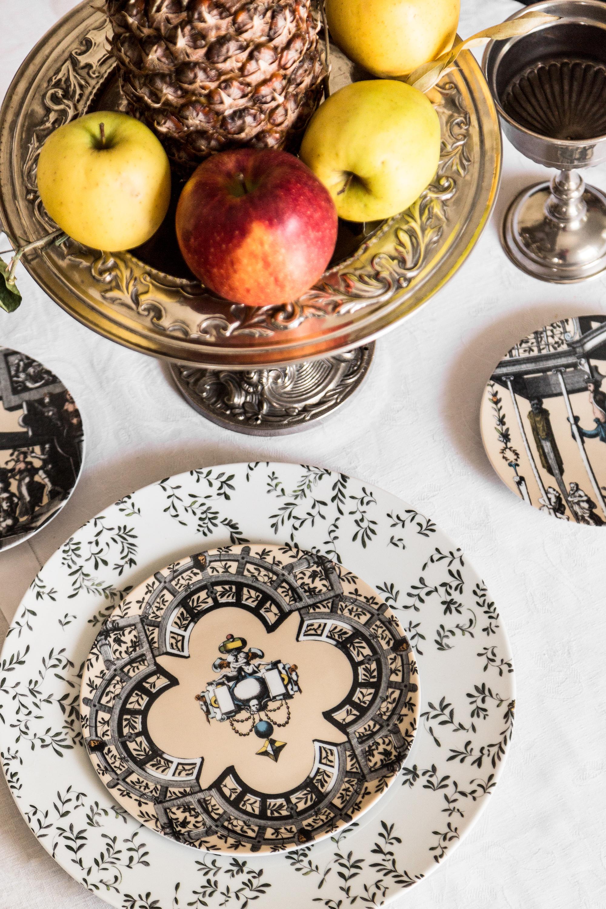 Six assiettes à dessert en porcelaine décorées contemporaines Pompei en vente 2